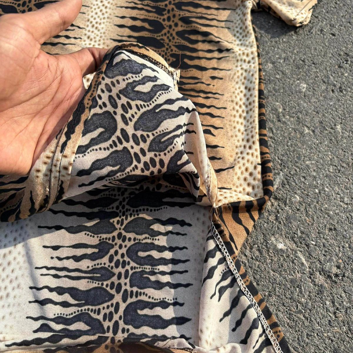 Japanese Brand Vintage Tiger Stripe All Over Print T-Shirt Size M Size US L / EU 52-54 / 3 - 3 Thumbnail