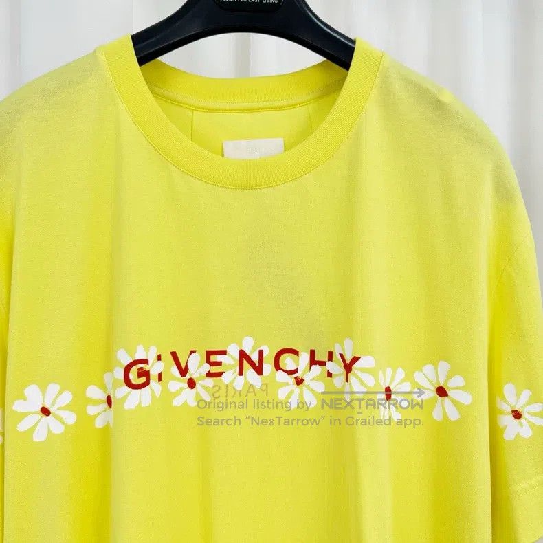 Givenchy Givenchy Daisy Letter Printed Short Sleeve (Size XL) Size US XL / EU 56 / 4 - 3 Thumbnail