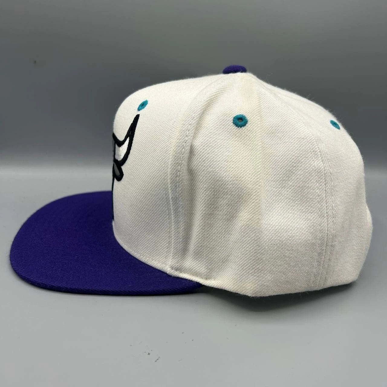 Mitchell & Ness Chicago Bulls Hat Men White Purple Embroidered Snap Back Cap Size ONE SIZE - 5 Thumbnail
