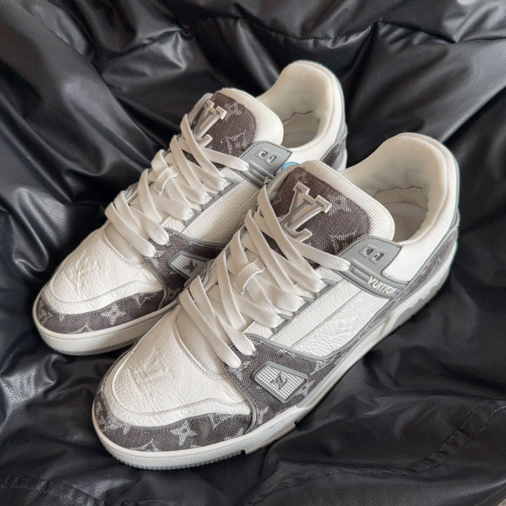 Louis Vuitton Louis Vuitton Training White Lowtop Sneakers 9 Men Size US 9 / EU 42 - 1 Thumbnail