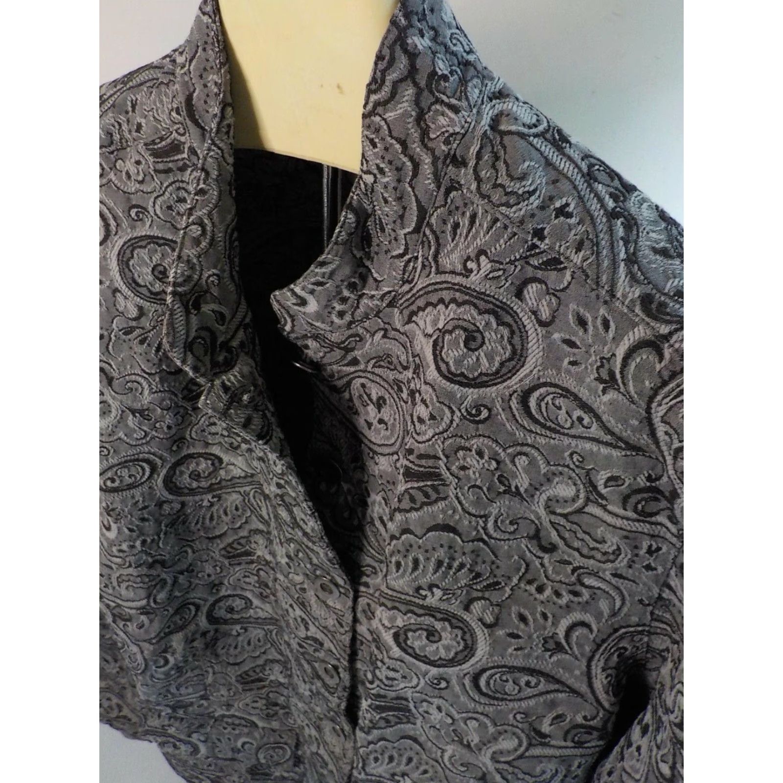 Vintage ADDITIONS BY Chico's Paisley Jacket Button Front Banded Collar Gray/Black Short Jacket Womens SZ 3 Regular 46 Cotton Blend Sleeve Long 25" Chest 46 Size XS / US 0-2 / IT 36-38 - 5 Thumbnail