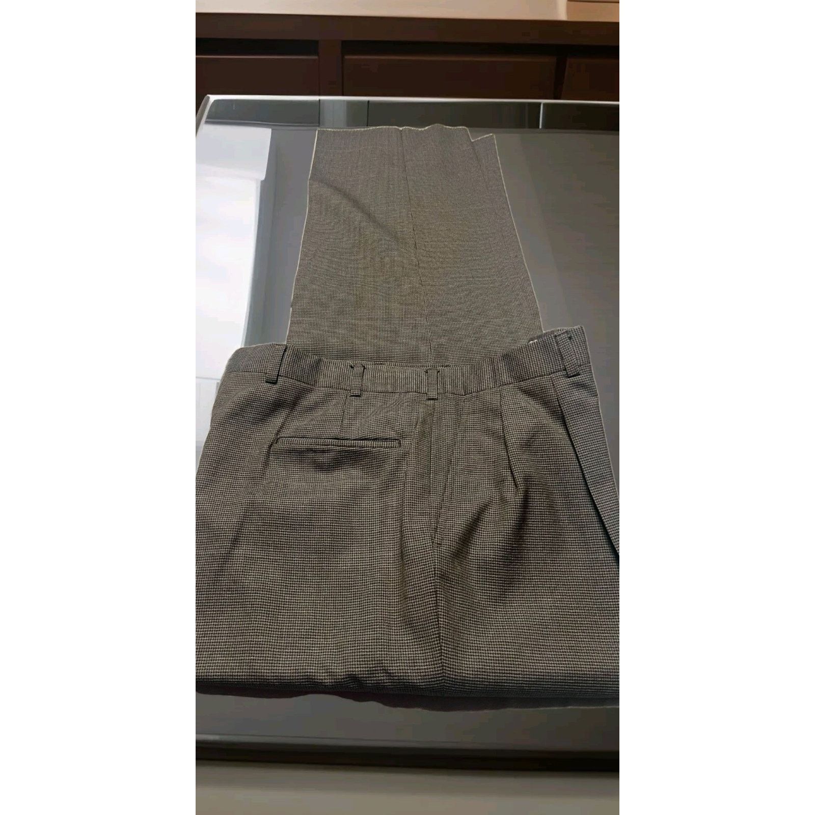 Burberry Vintage Burberry's 100% Wool 2 Button Suit Size 44 R Size 44R - 9 Thumbnail