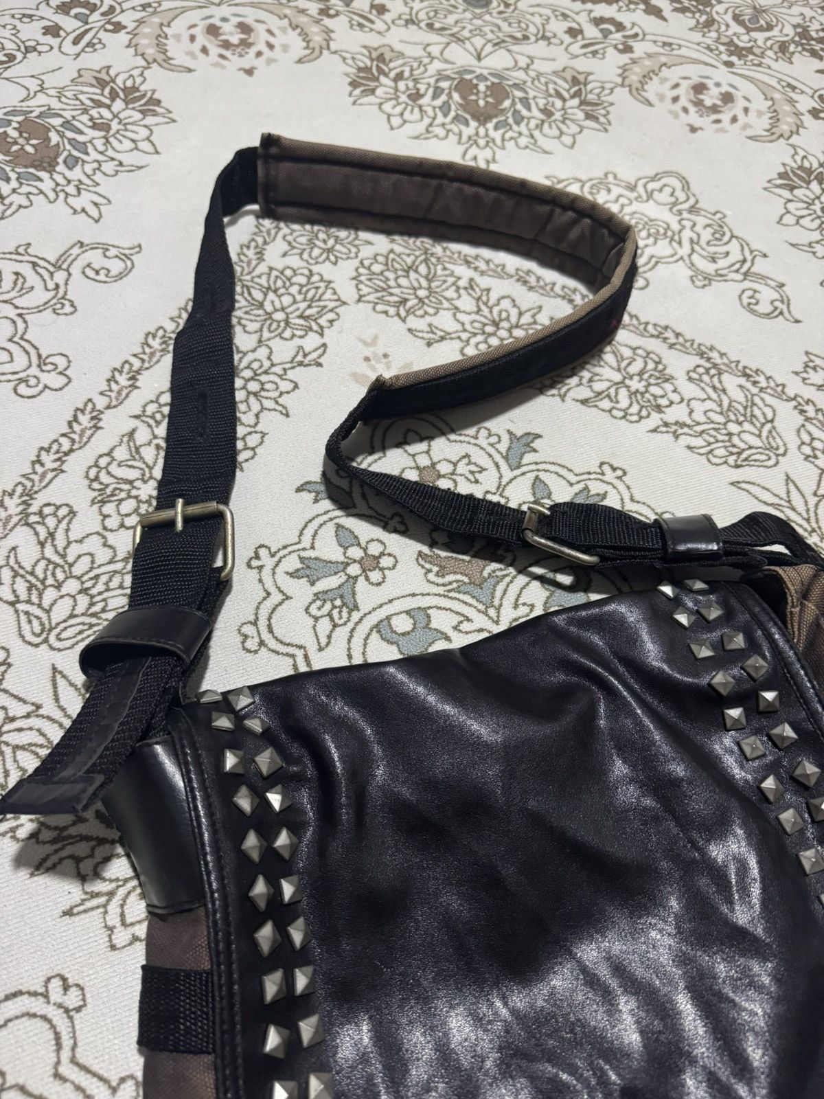 Hysteric Glamour × If Six Was Nine × In The Attic 🇨🇳 Poem Studded In The Attic Hysteric Inspired Sling Bag Size ONE SIZE - 4 Thumbnail