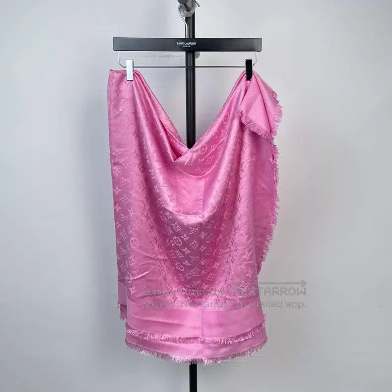 Louis Vuitton Louis Vuitton Pink full print presbyopia logo satin fringe Size ONE SIZE - 2 Thumbnail