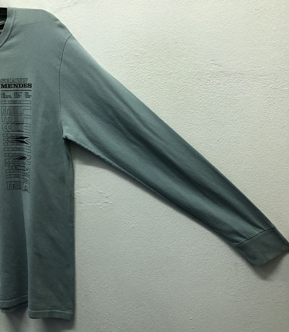 Port & Company Shawn Mendes Iluminate With Album Art Long Sleeve T-Shirt Size US L / EU 52-54 / 3 - 6 Thumbnail