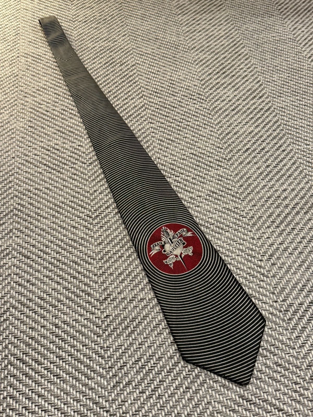 Jean Paul Gaultier Jean Paul Gaultier Tie with Heart and Dagger Emblem Size ONE SIZE - 2 Thumbnail