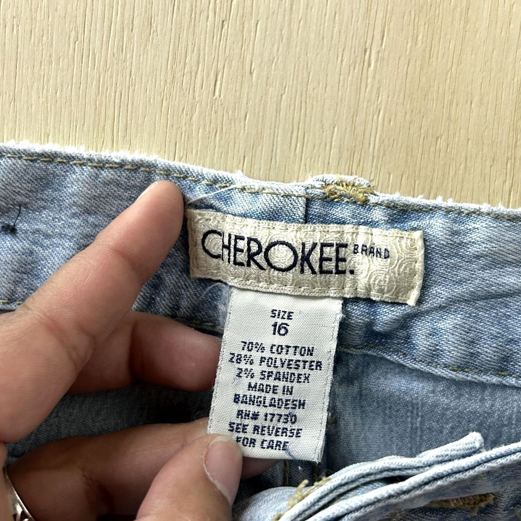 Cherokee Cherokee Jeans Womens 16 Blue Relaxed Straight Capri Light Wash Stretch Denim Size 38" / US 16 / IT 52 - 2 Thumbnail