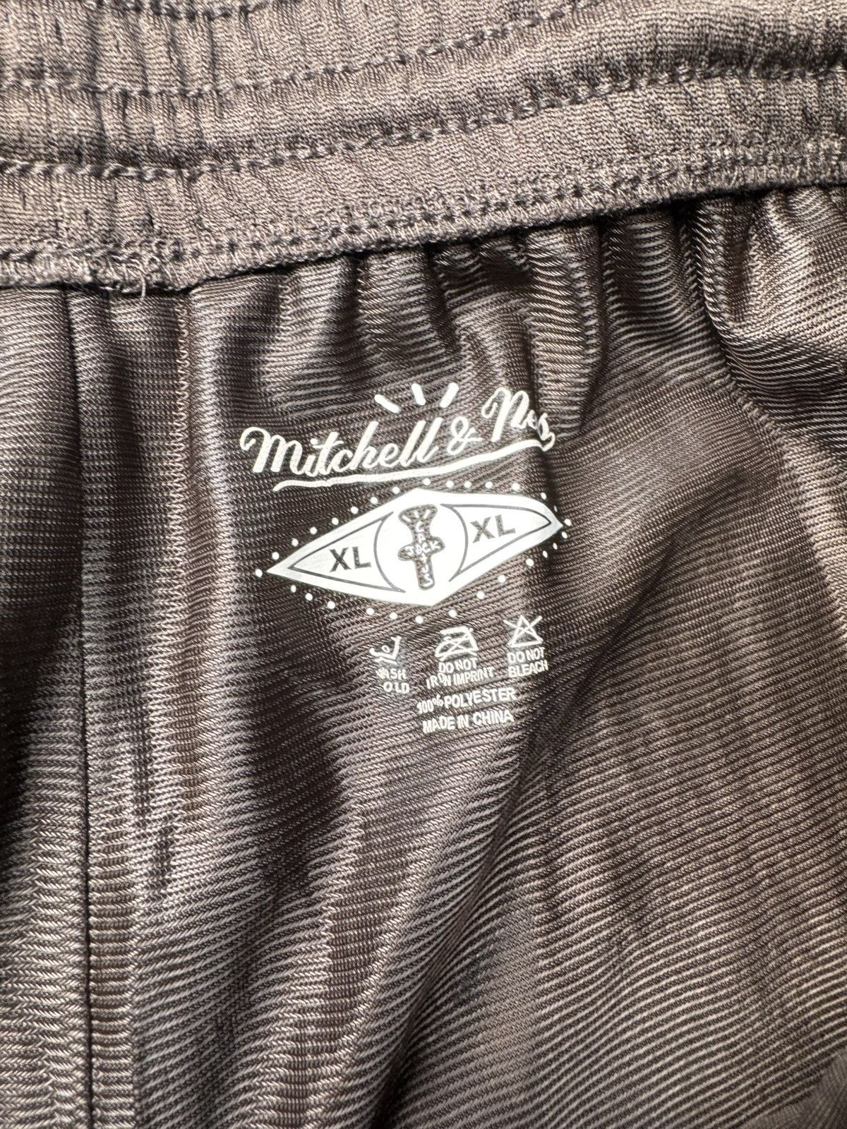 Mitchell & Ness × Travis Scott Wisconsin badgers basketball shorts Size US 36 / EU 52 - 4 Thumbnail