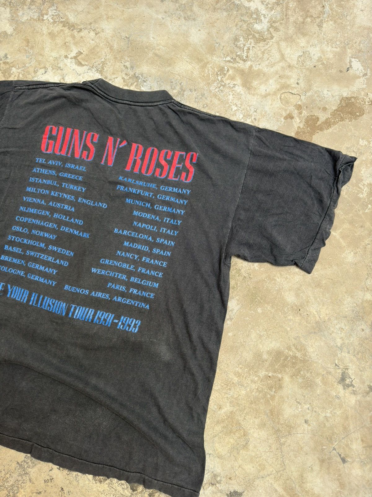 Band Tees × Vintage VINTAGE 90s GUNS N ROSES USE YOUR ILLUSION TOUR BAND TSHIRT Size US L / EU 52-54 / 3 - 11 Thumbnail