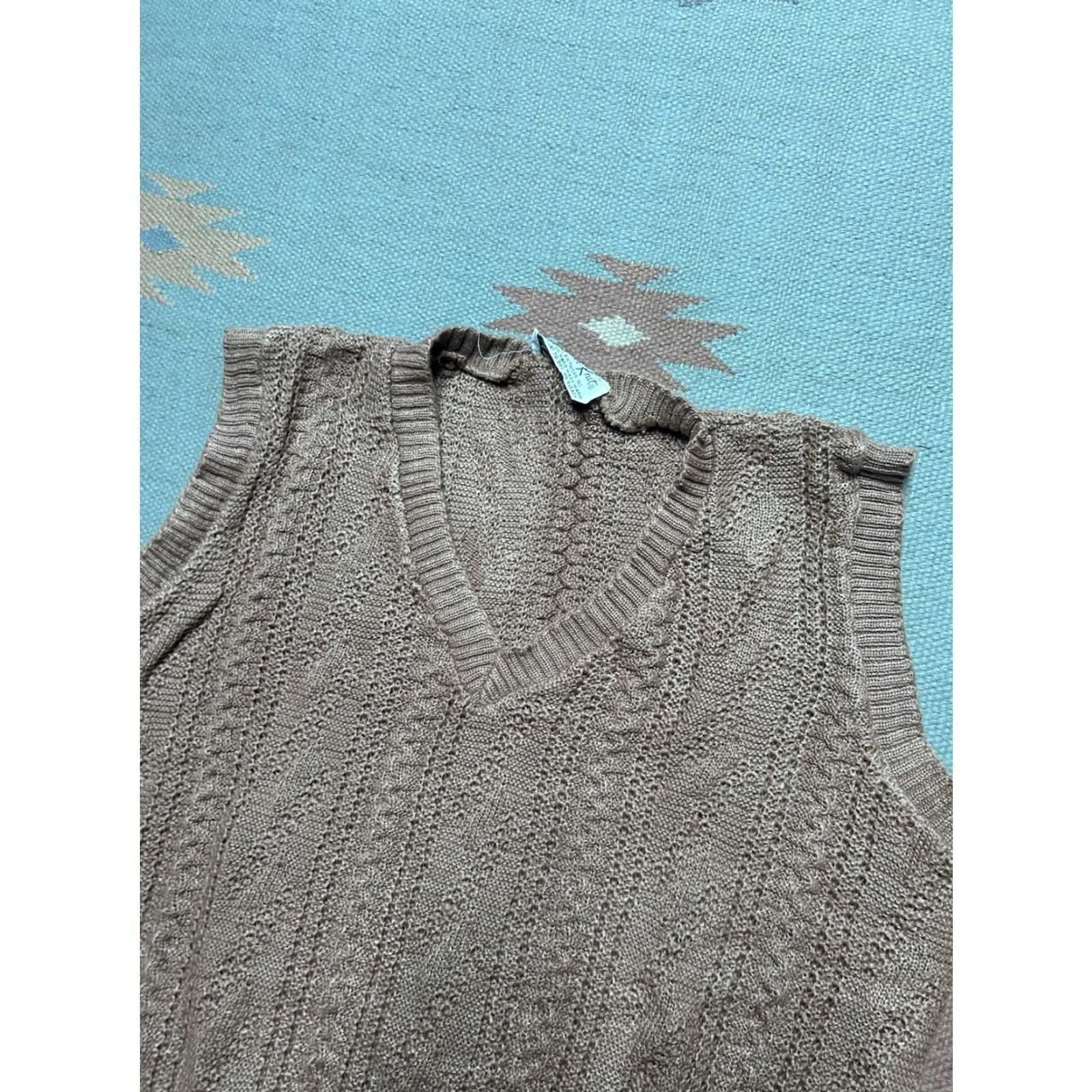 Vintage VINTAGE Glamour Knit Sweater Vest Beige Tan V-Neck Pullover Womens XL Acrylic Knit Sleeveless 70s Size XL / US 12-14 / IT 48-50 - 3 Thumbnail