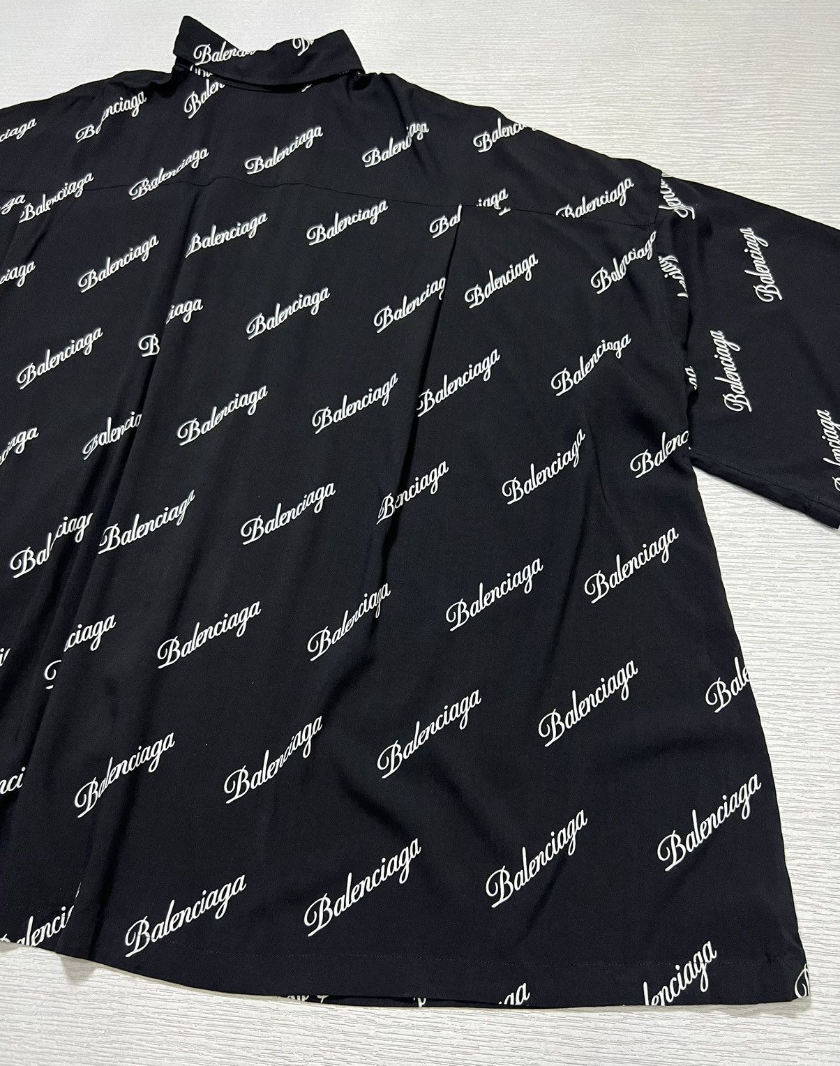 Balenciaga Balenciaga - All Over Script Logo Oversized Button Up Shirt Size XS / US 0-2 / IT 36-38 - 16 Thumbnail