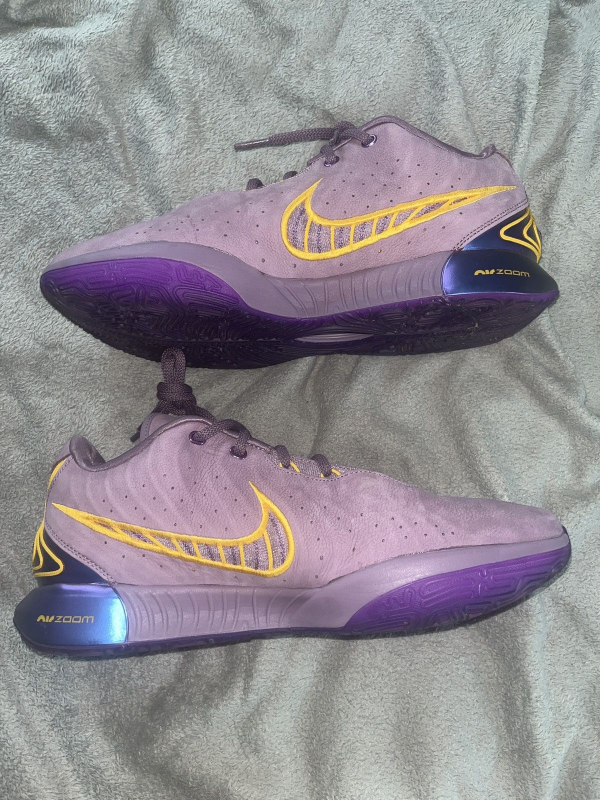 Nike Size 15 Nike Men's Lebron 21 Dragon Pearl - VNDS, No Box Size US 15 / EU 48 - 1 Thumbnail