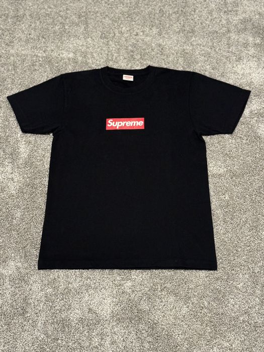 Black supreme shirt with red hot sale box logo