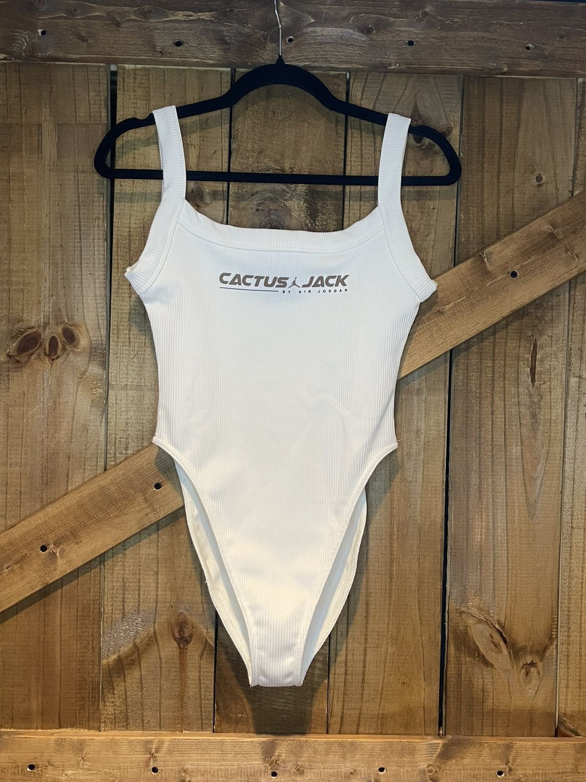 travis scott jordan collab clothing