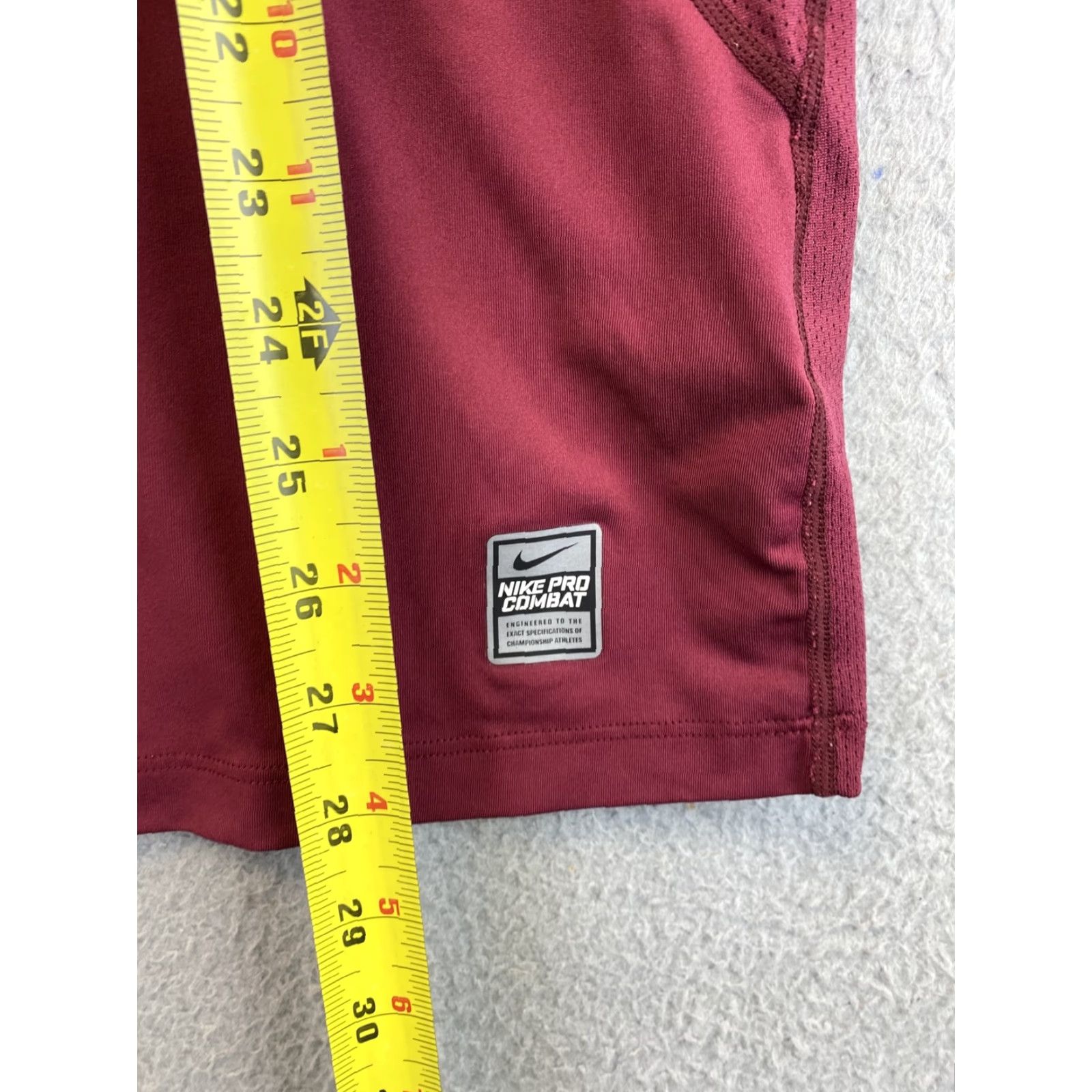 Nike Nike Dri-Fit Shirt Mens L Red Fitted Short Sleeve Active Running Workout /92-31 Size US L / EU 52-54 / 3 - 7 Thumbnail