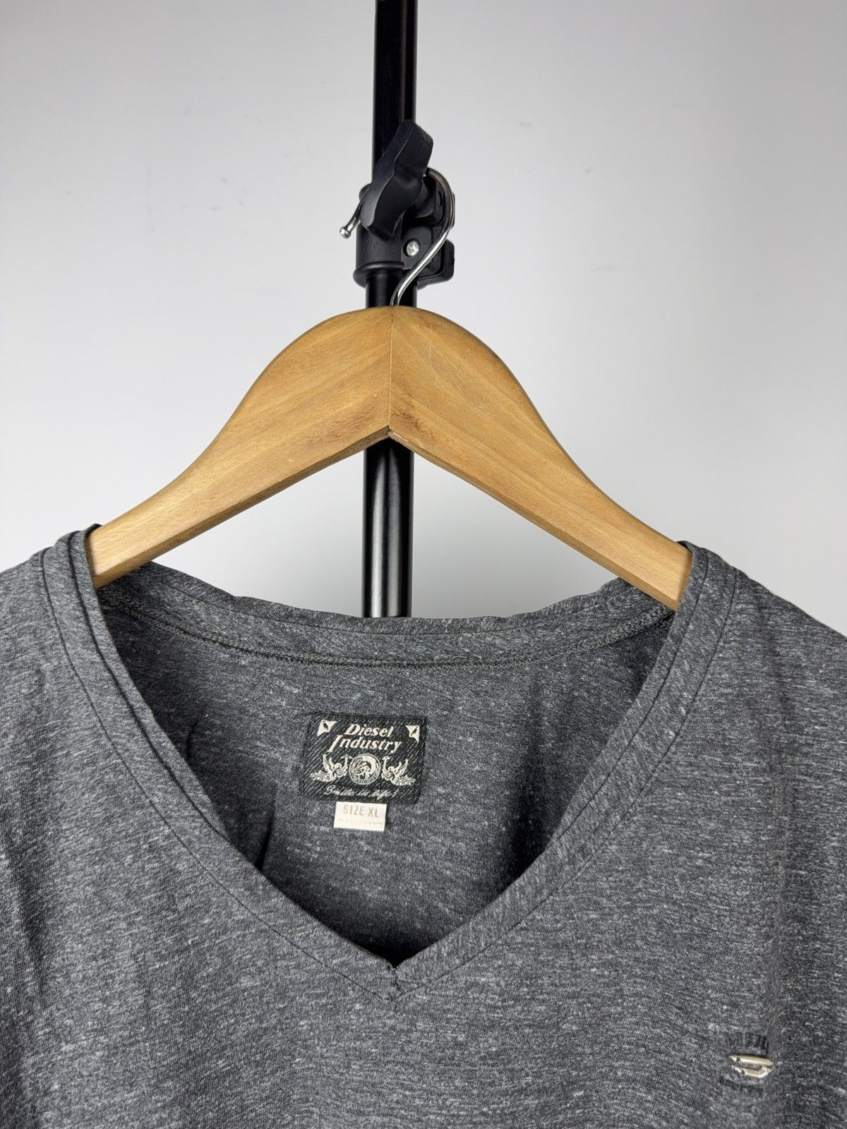 Diesel Luxury 00s Diesel Industry Italy Gray V-Neck Logo T-Shirt Size US L / EU 52-54 / 3 - 3 Thumbnail