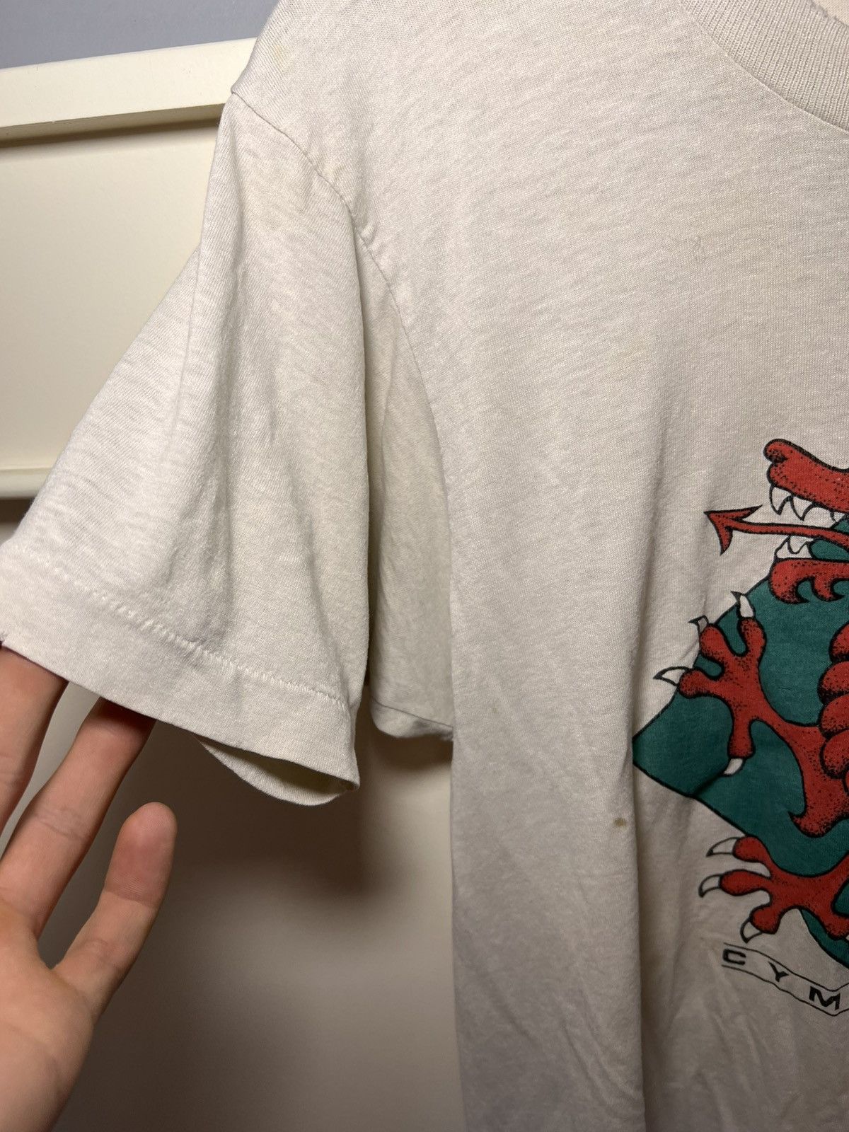 Vintage Vintage London Wales dragon crest distressed T-shirt Size US M / EU 48-50 / 2 - 6 Thumbnail