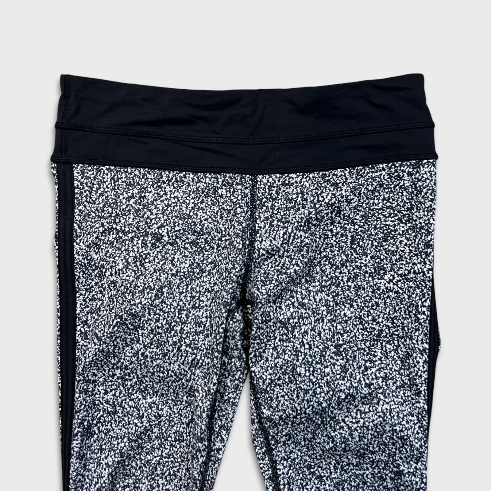Lululemon Lululemon Pace Tight Flashback Static White Athletic Legging Size 28" / US 6 / IT 42 - 2 Thumbnail