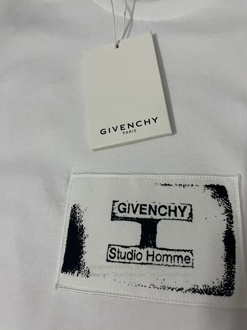Givenchy Givenchy White Square Letter Short Sleeve T-shirt Spring/S Size US M / EU 48-50 / 2 - 2 Thumbnail