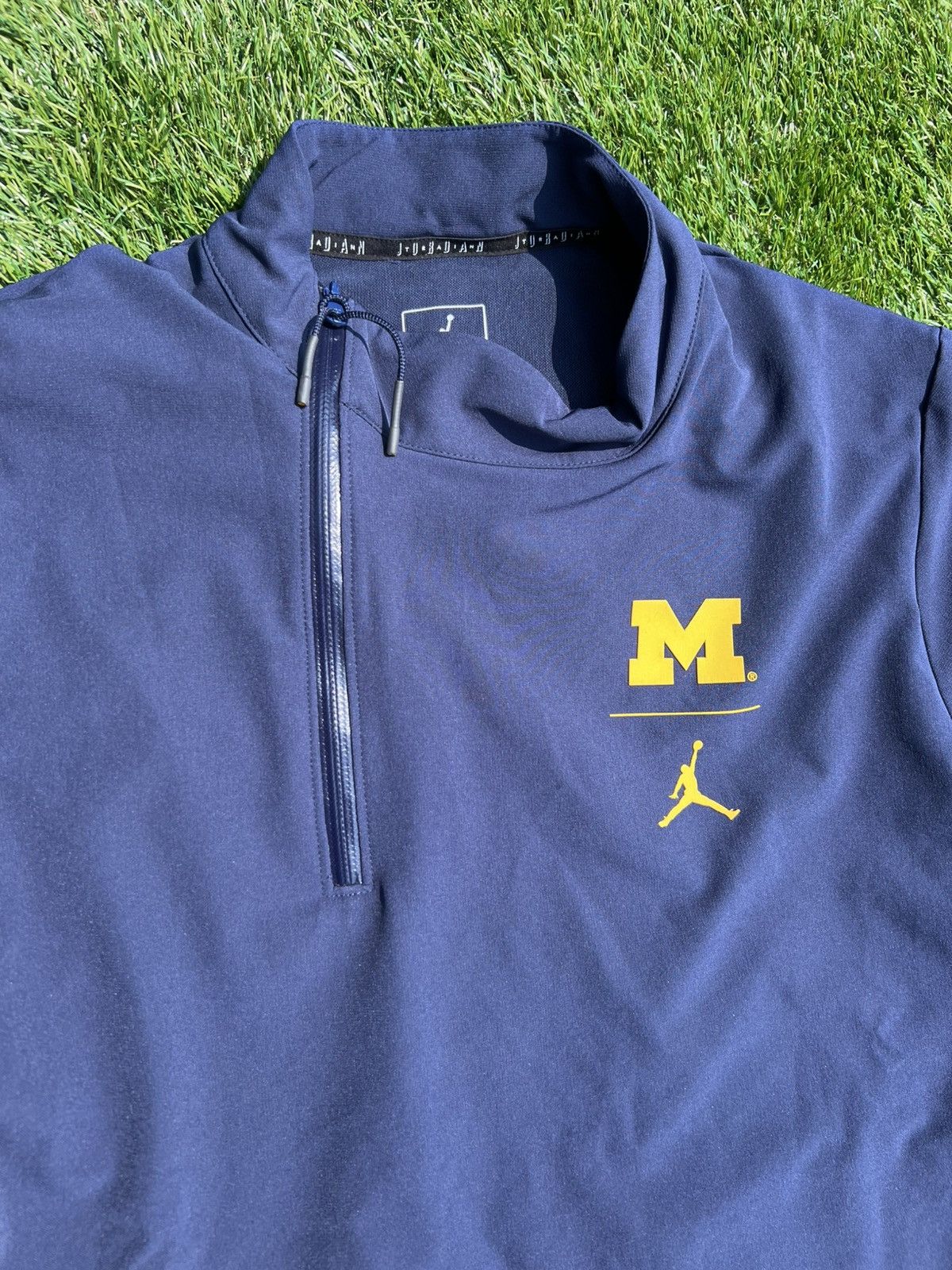 Jordan Brand Michigan Wolverines PE 1/4 Zip Sideline Nike Shield Size US L / EU 52-54 / 3 - 5 Thumbnail