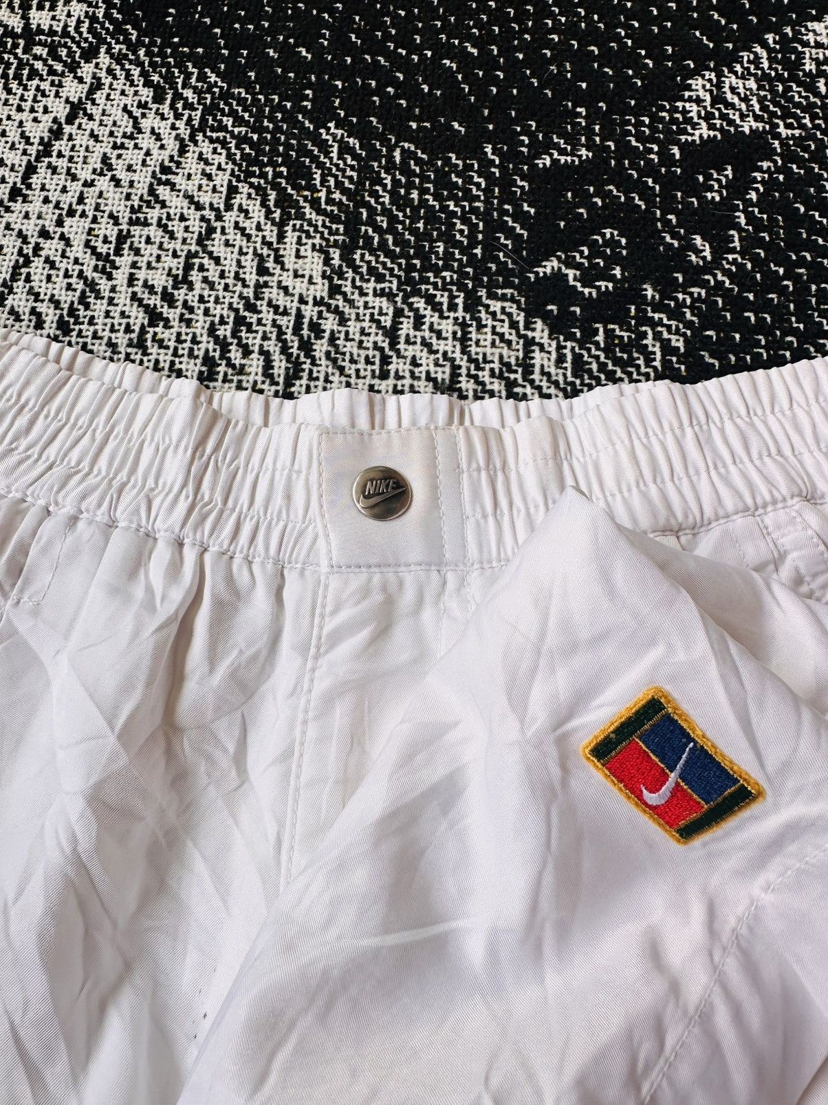 Vintage Vintage Nike Challenge Court Shorts Size US 30 / EU 46 - 3 Thumbnail