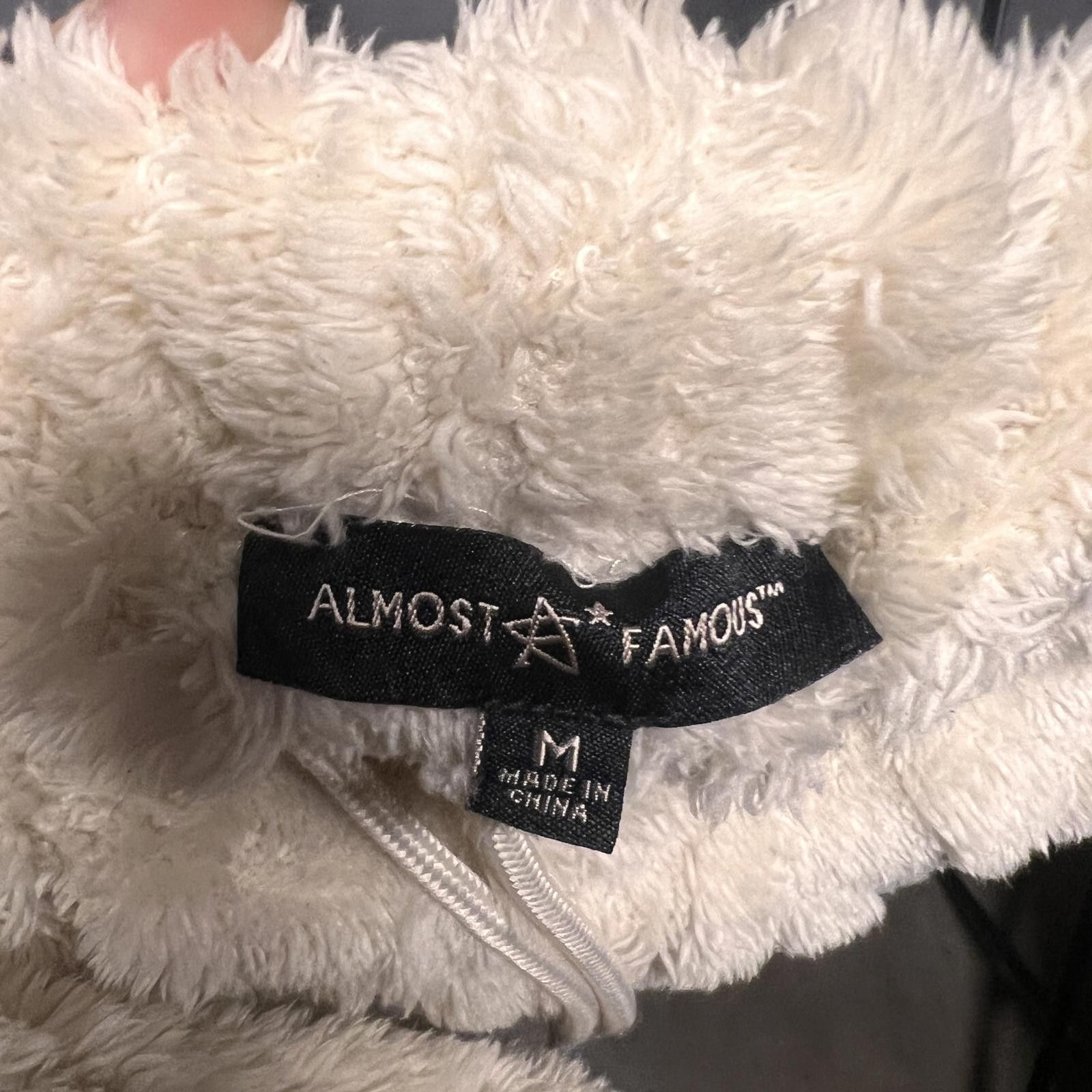 Almost Famous NWT Almost Famous Women's Beige Fuzzy Shorts Medium Size 32" / US 10 / IT 46 - 3 Thumbnail