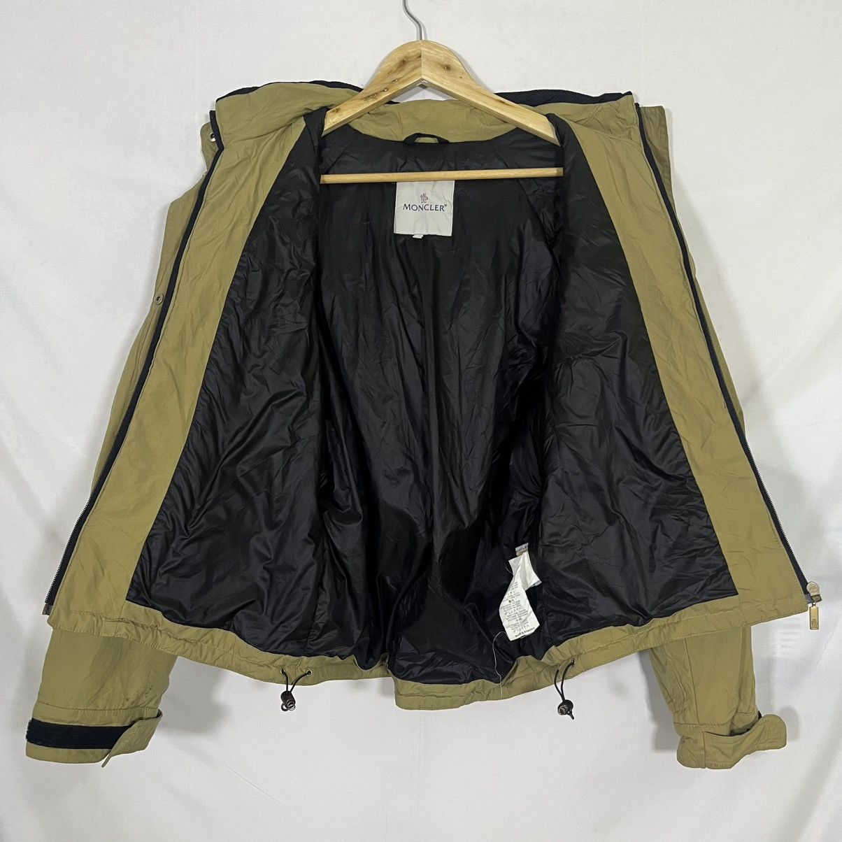 Moncler VINTAGE MONCLER GORPCORE JACKET Size US S / EU 44-46 / 1 - 6 Thumbnail