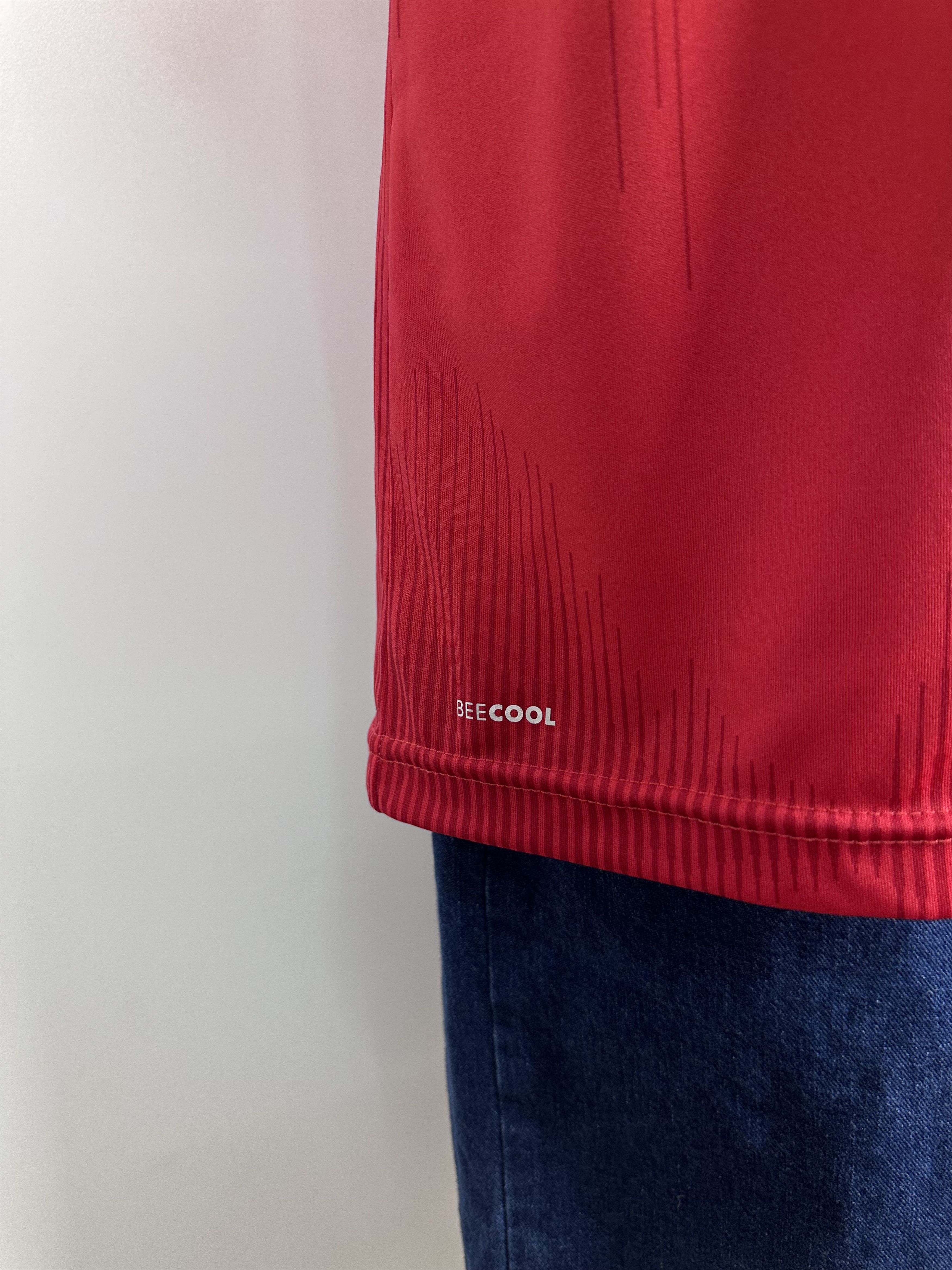 Hummel DENMARK 2021 2022 FOOTBALL SHIRT SOCCER JERSEY #8 DELANEY Size US XL / EU 56 / 4 - 8 Thumbnail