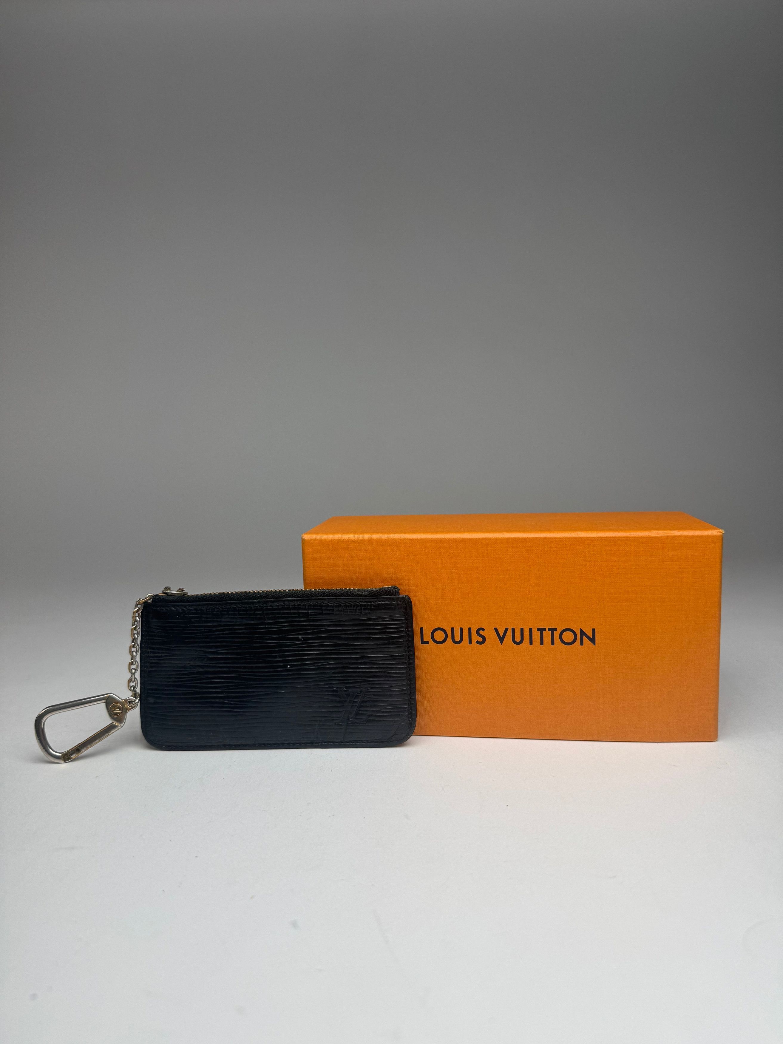 Louis Vuitton Vintage Le Dauphine EPI leather Card holder black Size ONE SIZE - 1 Thumbnail