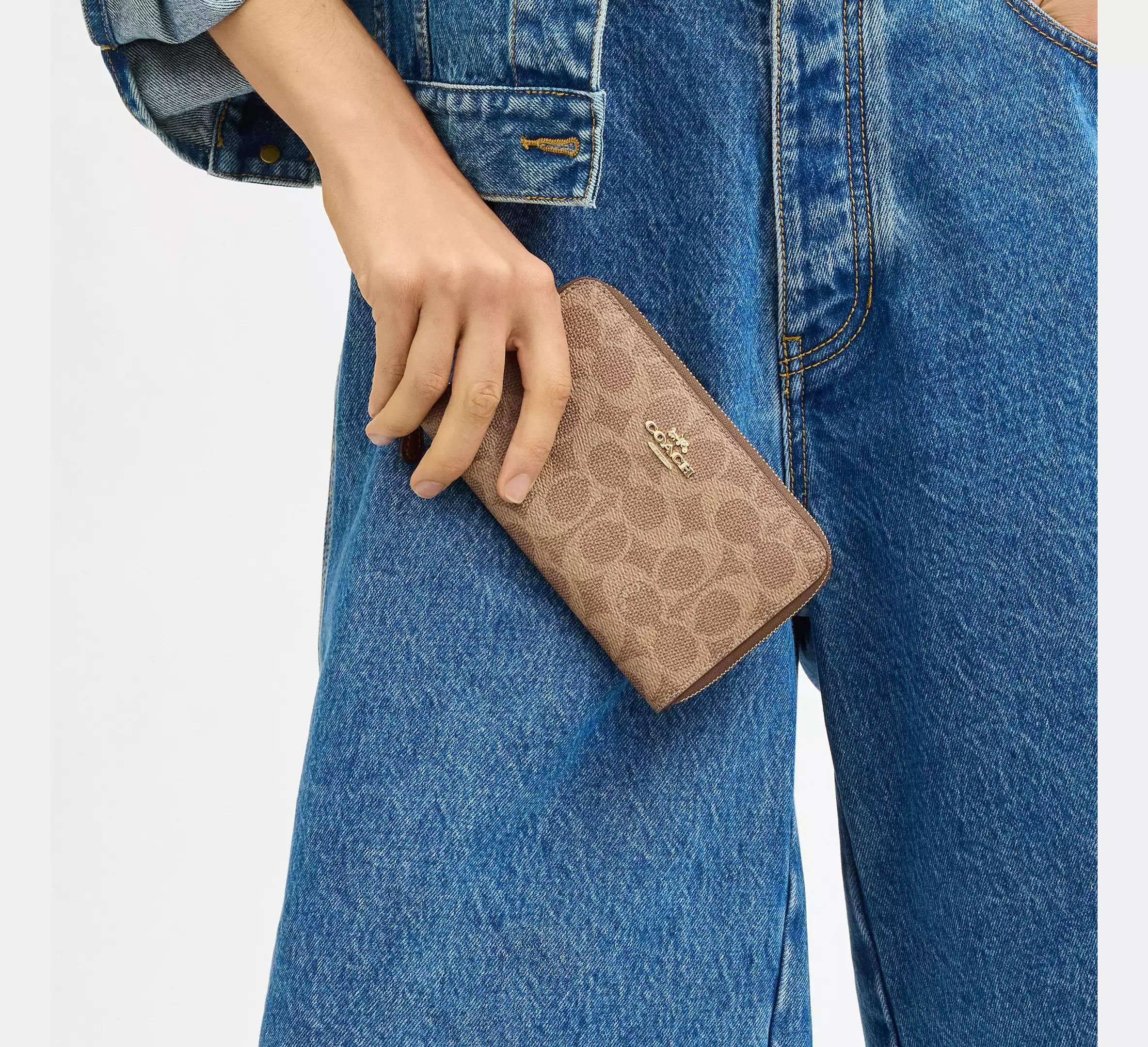 Coach Medium Id Zip Wallet In Signature Canvas CW781 Size ONE SIZE - 2 Thumbnail