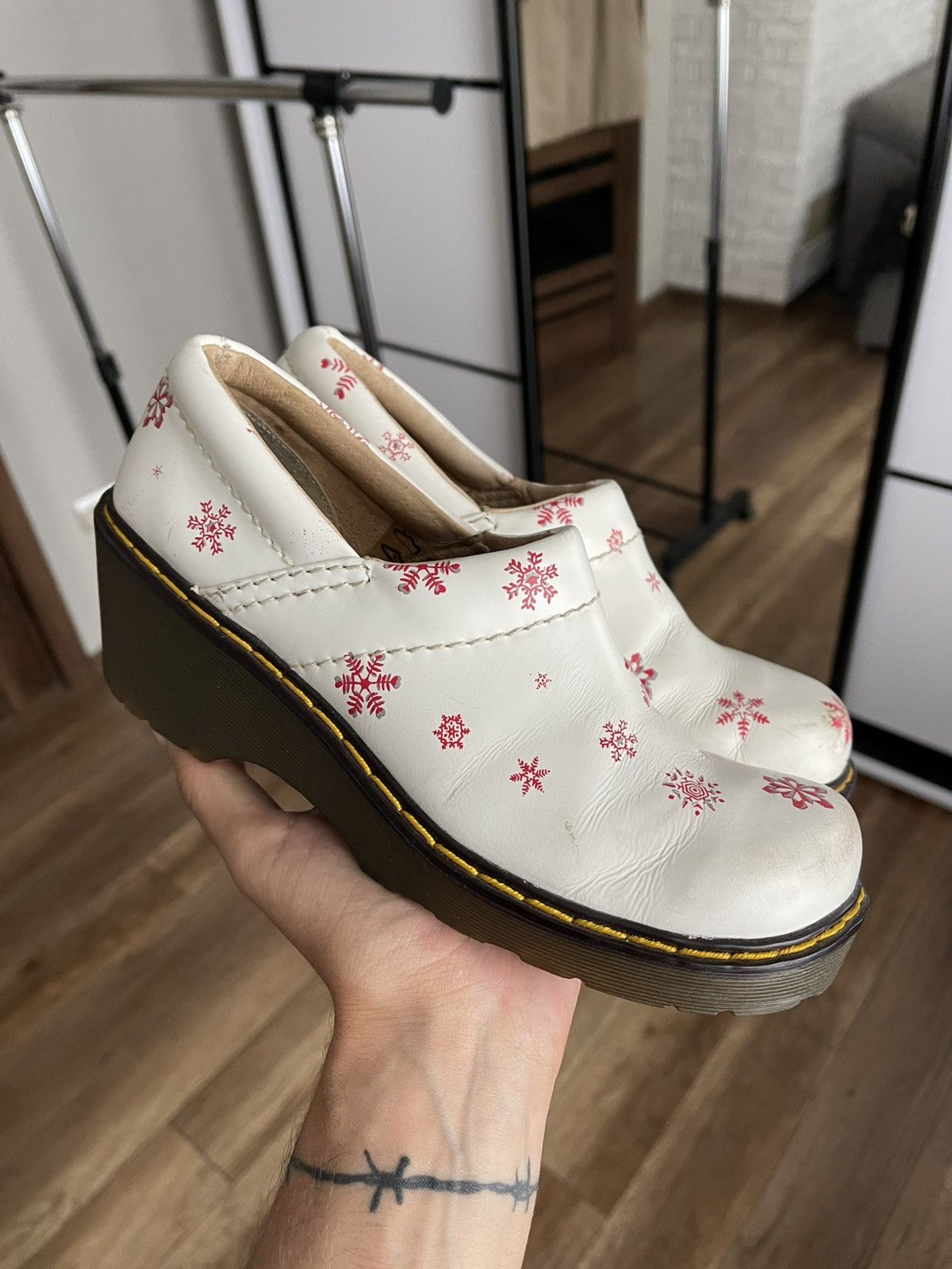 Dr. Martens Dr Martens Snowflake Boots Low Top Size US 6 / IT 36 - 2 Thumbnail
