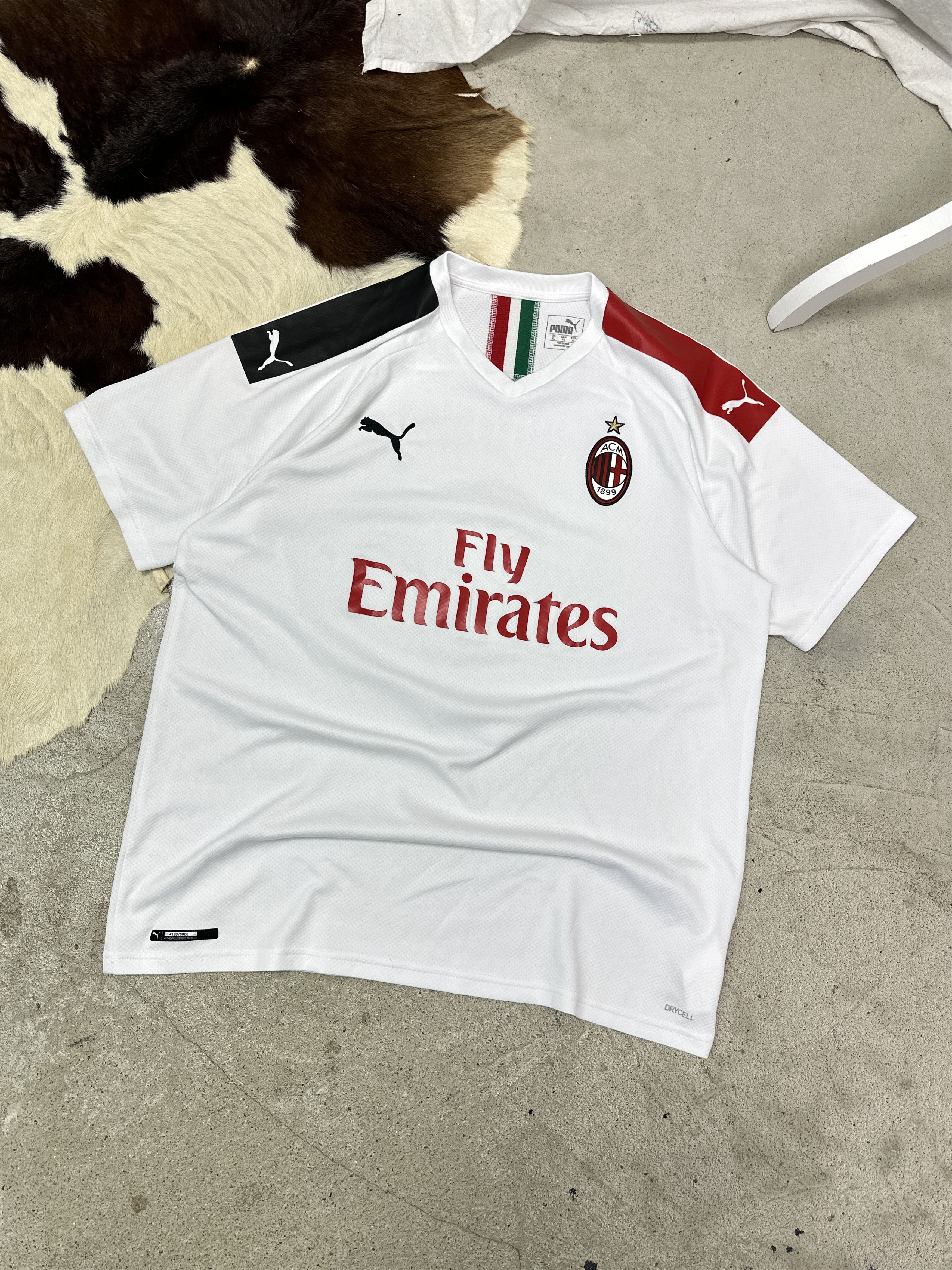 Puma Vintage Sporty Puma AC Milan 19/20 Piątek Jersey Y2K Size US XL / EU 56 / 4 - 3 Thumbnail
