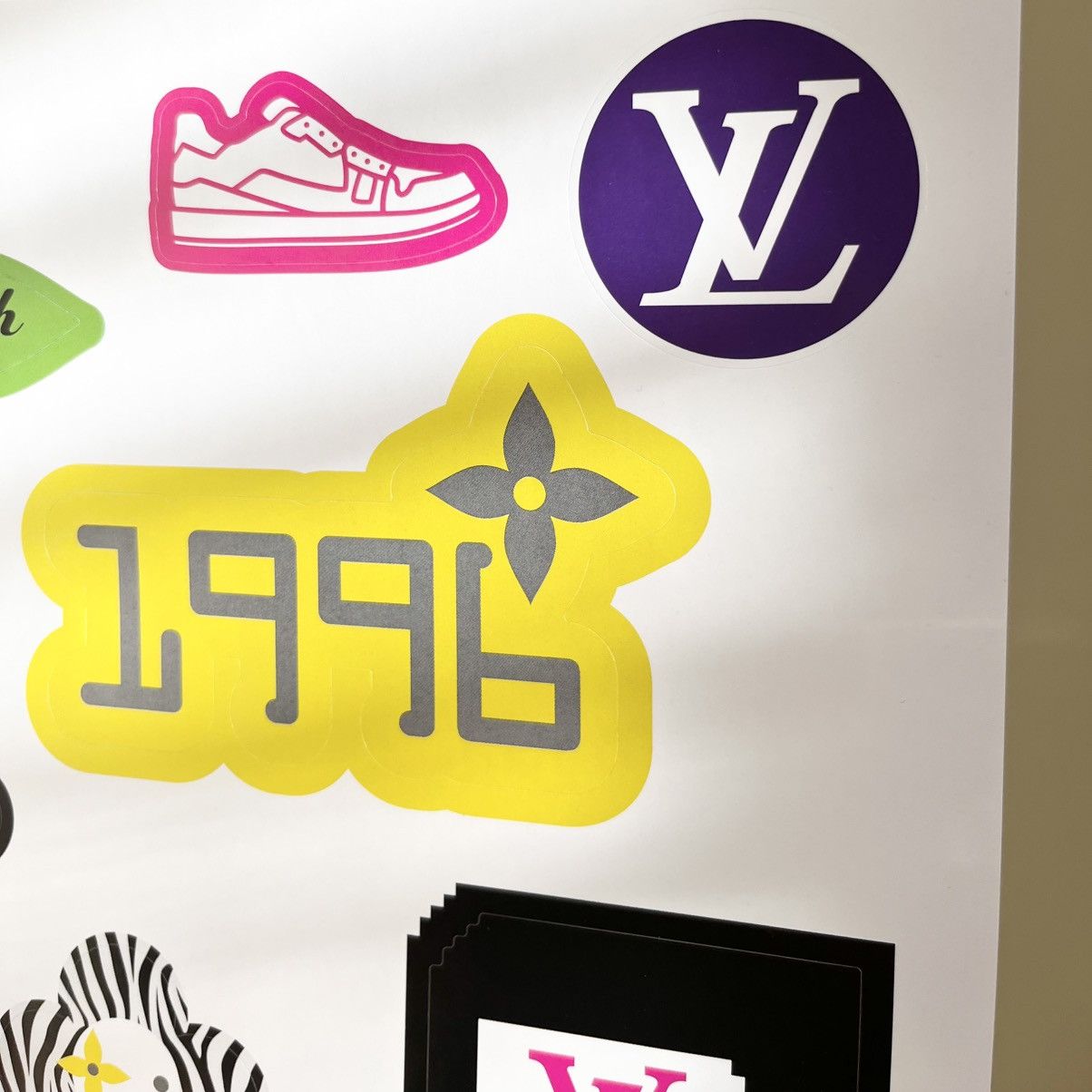 Louis Vuitton Louis Vuitton large sticker sheet Size ONE SIZE - 10 Thumbnail