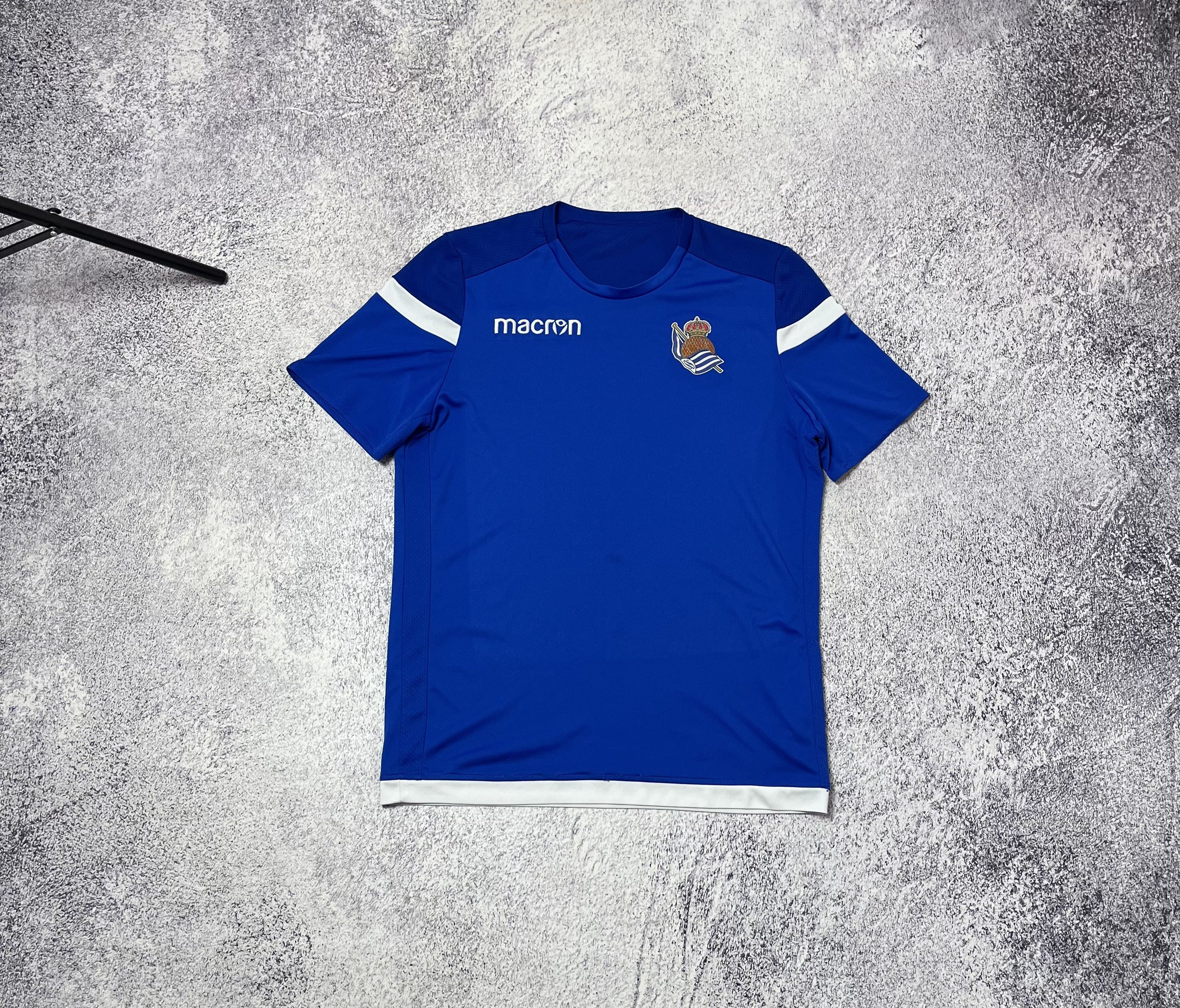 Other MENS soccer jersey macron F.C Real Sociedad size M Size US M / EU 48-50 / 2 - 1 Thumbnail