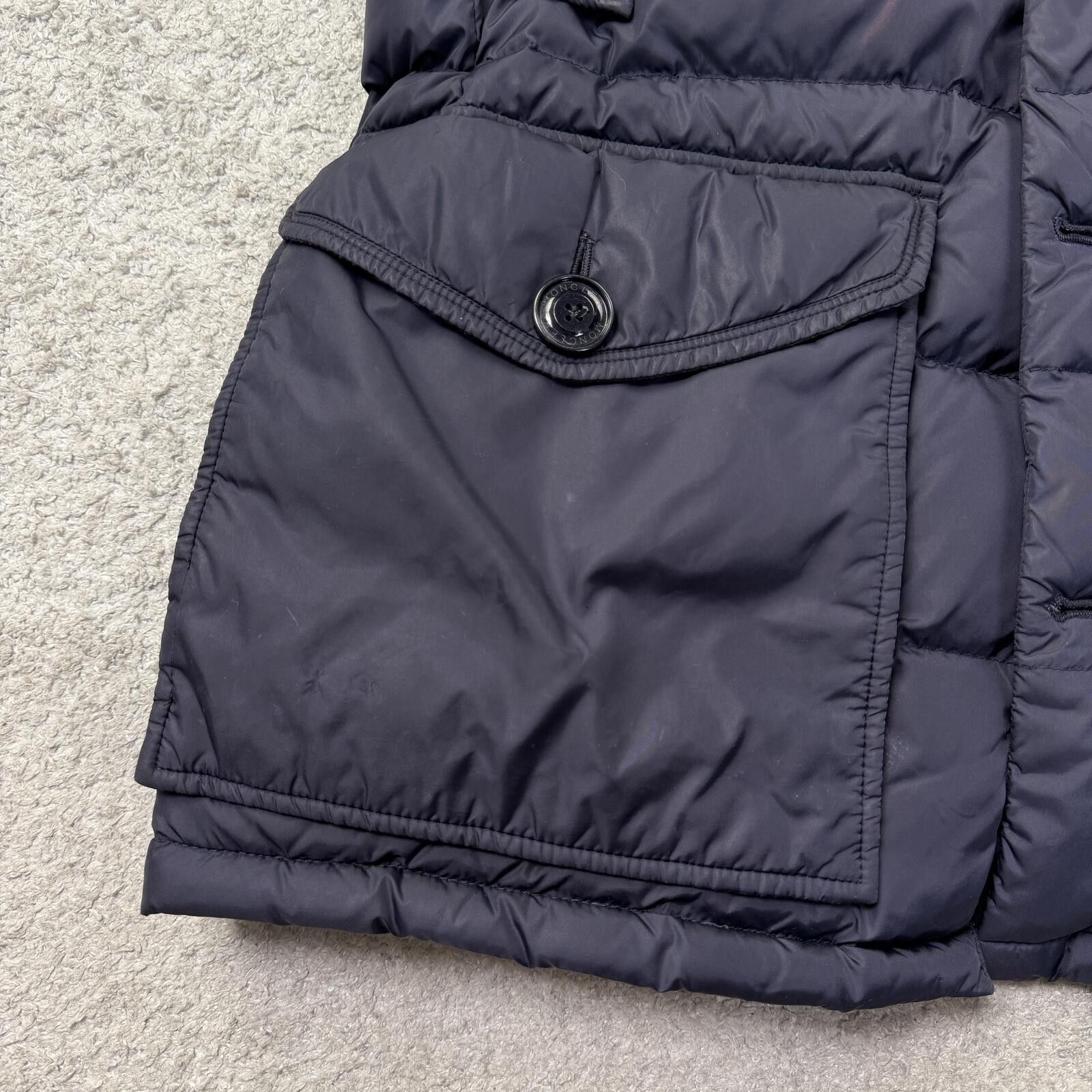 Moncler Moncler Cluny Size 4 Large Size US L / EU 52-54 / 3 - 7 Thumbnail
