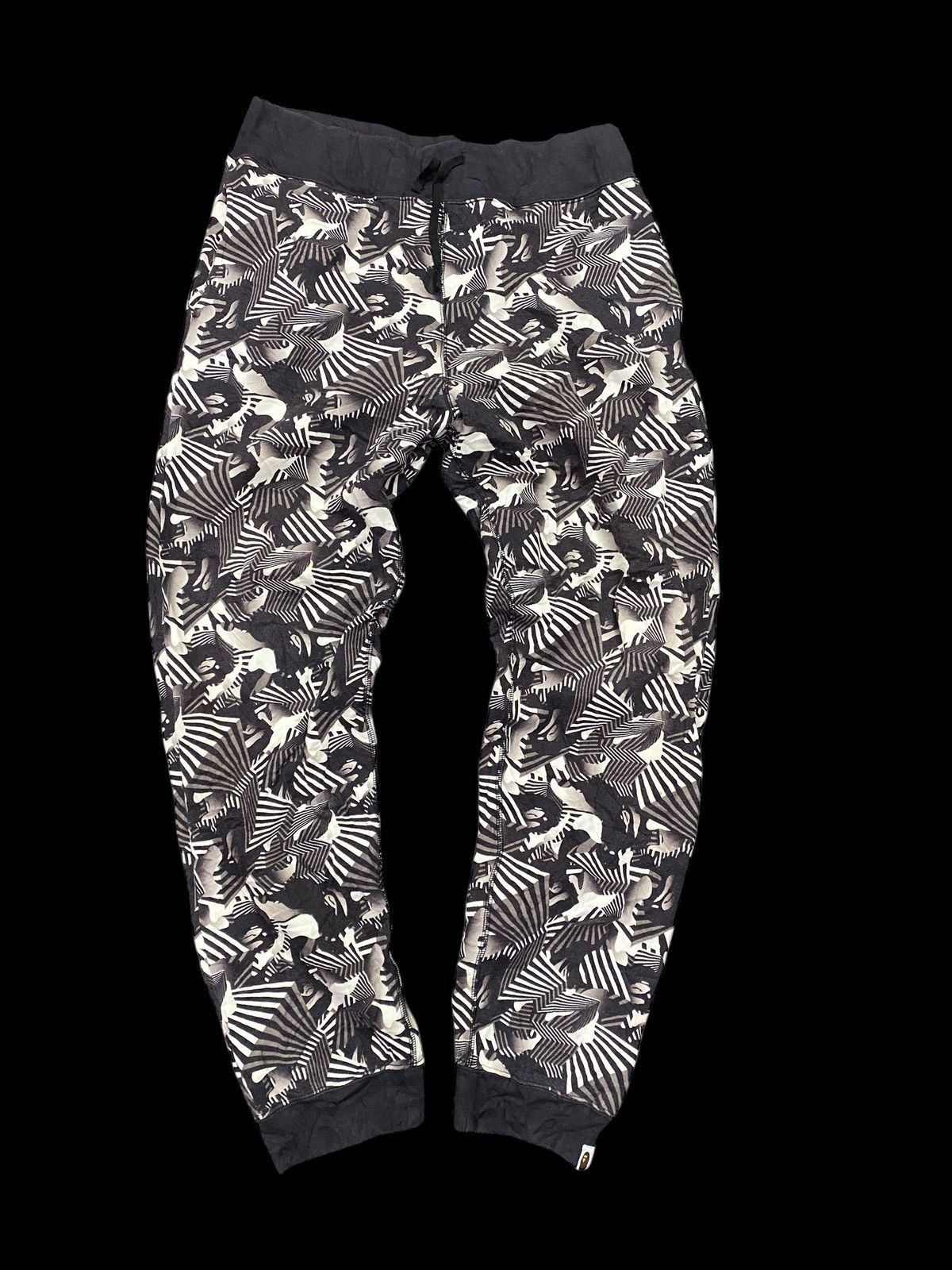 Bape A Bathing Ape (BAPE) All-Over Graphic Camo Jogger Pants Size US 34 / EU 50 - 1 Thumbnail