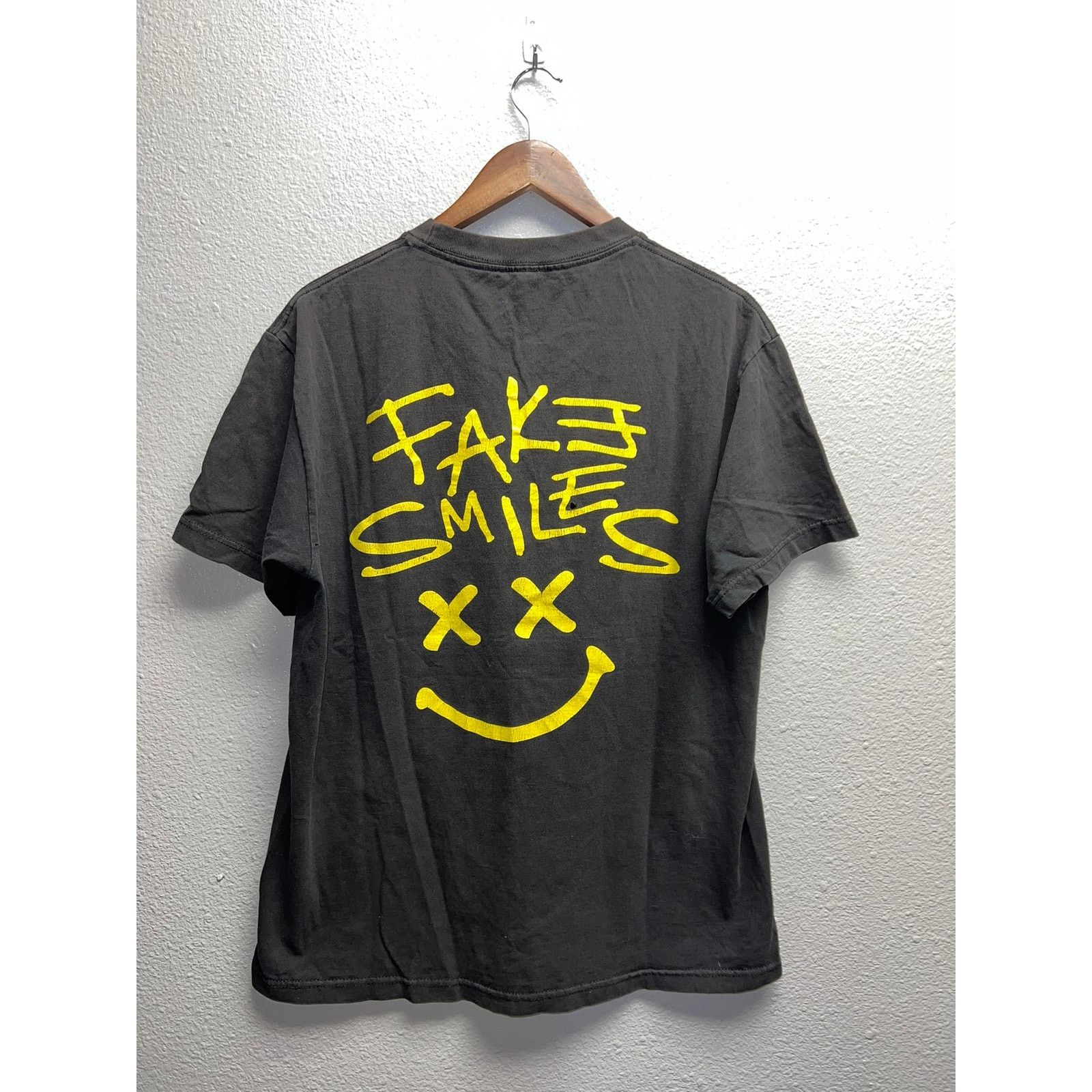 THE WORLD IS YOURS Yours Truly Fake Smiles Shirt We Hurt The Ones Tee Large Size US L / EU 52-54 / 3 - 1 Thumbnail