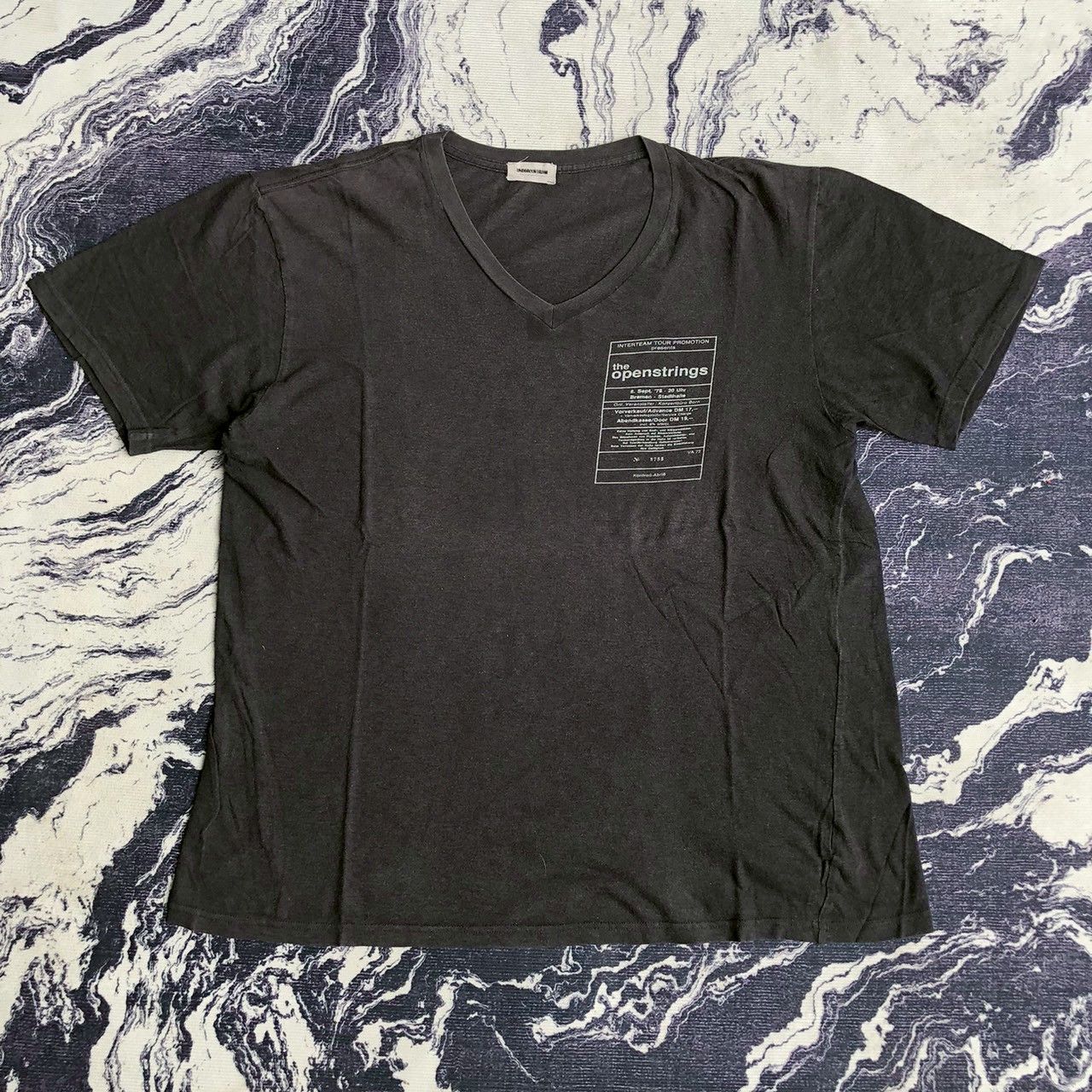 Undercover Undercoverism “The Openstrings” Graphic V-Neck Tee Size US L / EU 52-54 / 3 - 1 Thumbnail