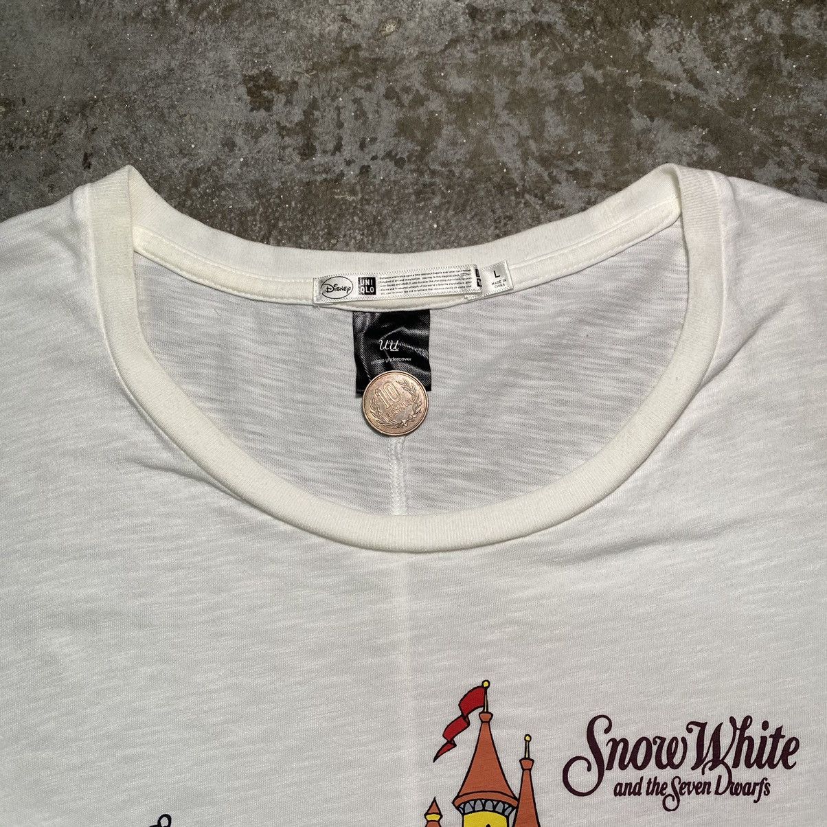 Disney Uniqlo Undercover Snow White and the Seven Dwarfs T Shirt Size US L / EU 52-54 / 3 - 2 Thumbnail