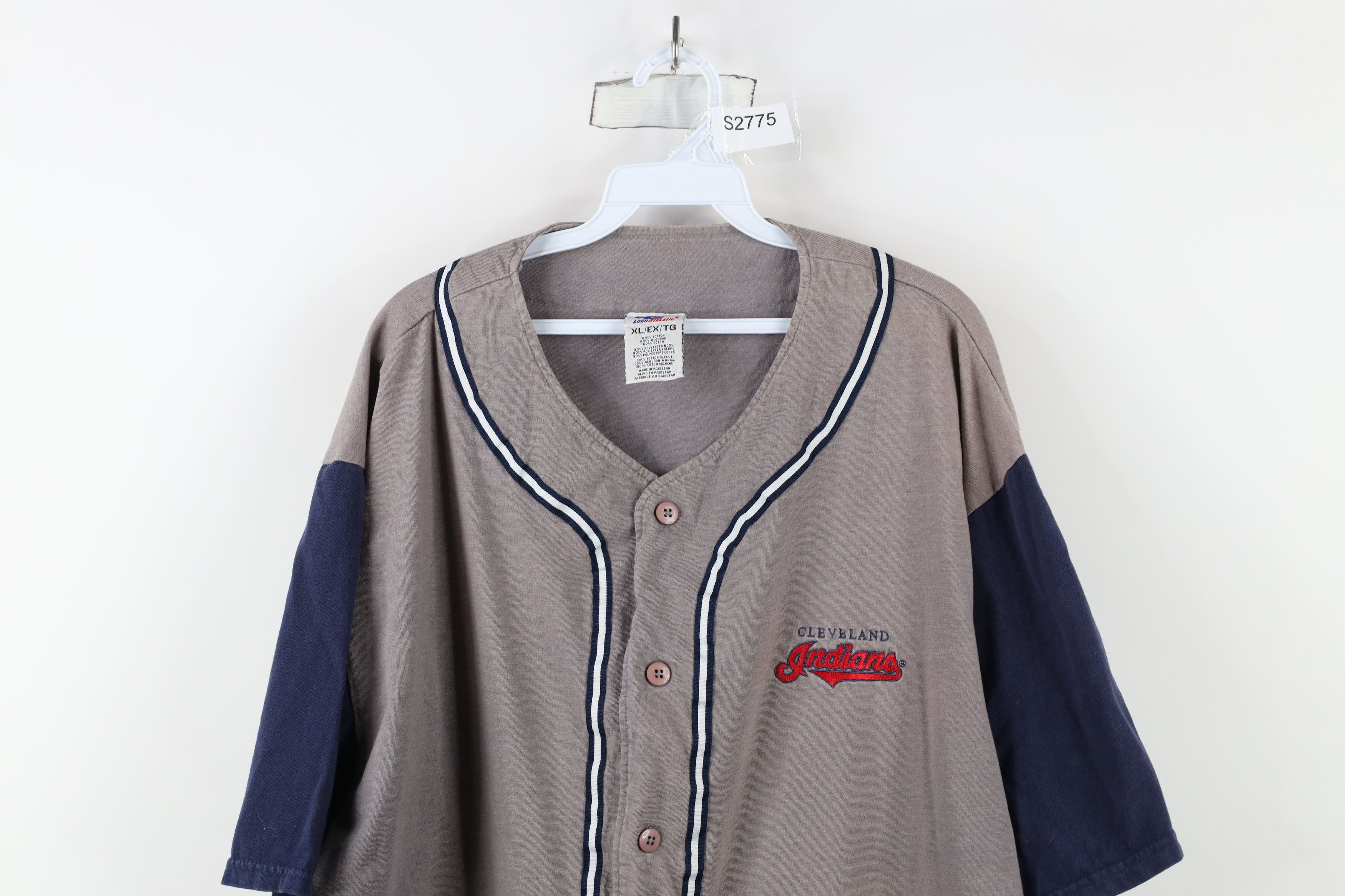 Vintage Vintage 90s Spell Out Cleveland Indians Baseball Jersey Gray Size US XL / EU 56 / 4 - 2 Thumbnail
