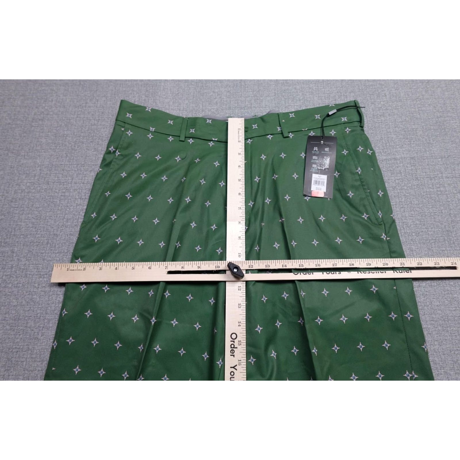 Vintage Walter Hagen Perfect 11 Shorts Mens 35 Green Geo Print Golf Stretch 9 Inseam NWT Size US 35 - 6 Thumbnail
