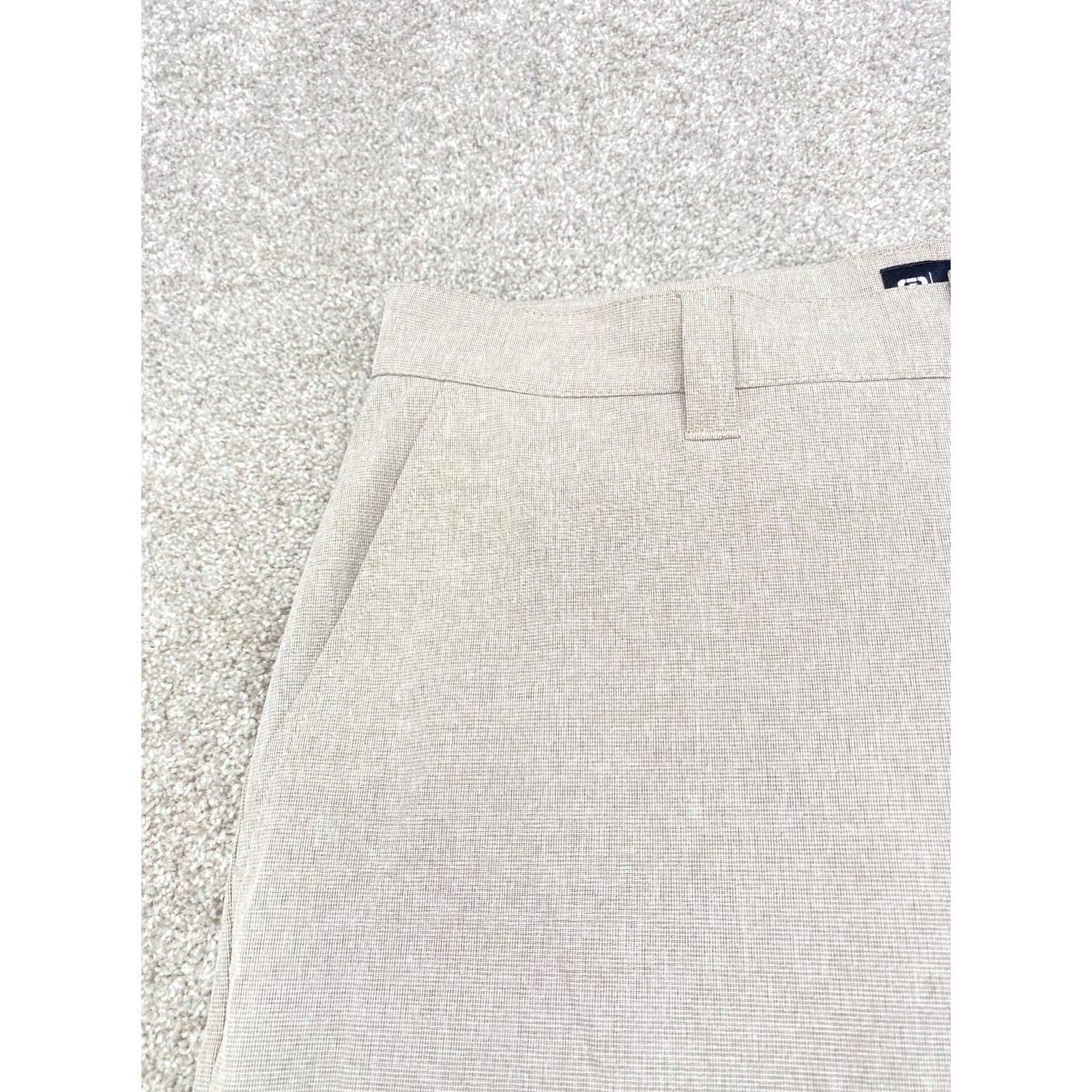 TravisMathew Travis Mattews Golf Shorts Men 32x9 Chino Tan Stretch Flat Front Button Brown 9 in Inseam Casual Mens Size US 34 / EU 50 - 2 Thumbnail