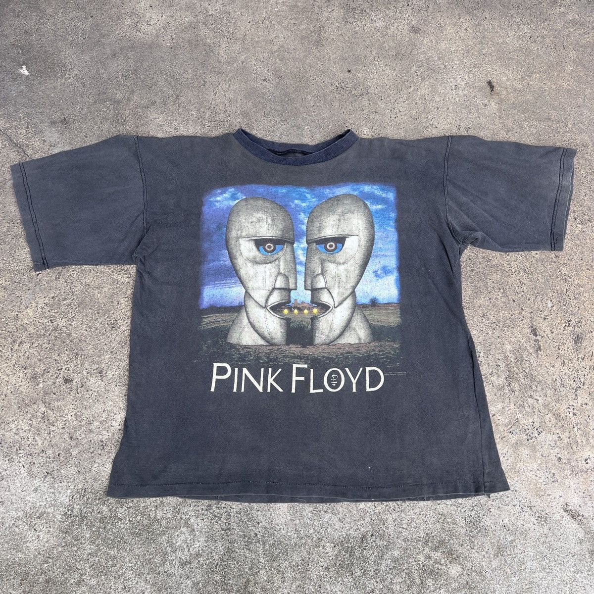 Vintage 90s 1994 Pink Floyd Tour Tee Thrashed Distressed Sun Faded Size US XL / EU 56 / 4 - 3 Thumbnail