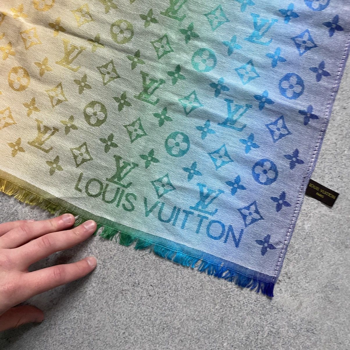 Louis Vuitton Louis Vuitton Scarf LV Monogram Wool Size ONE SIZE - 4 Thumbnail