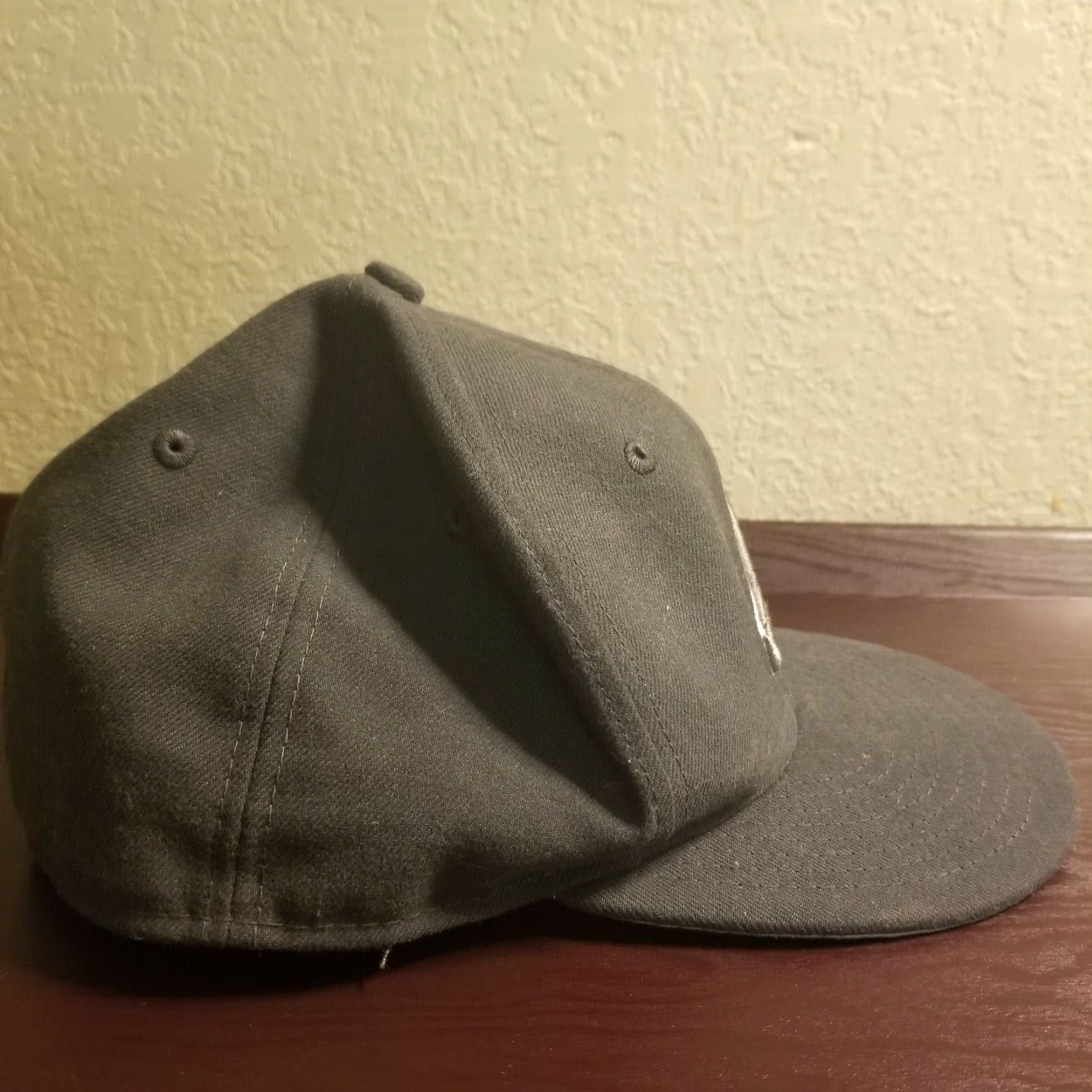 New Era New Era 59Fifty MLB Basic Fitted Hat Gray Atlanta Braves Cap 5950 Size 7 1/2 Men Baseball Cap Mens Size ONE SIZE - 4 Thumbnail