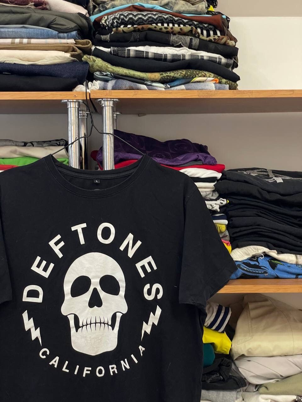 Band Tees Vintage Y2K DEFTONES Band Rock T-shirt Skull Logo Streetwear Size US L / EU 52-54 / 3 - 3 Thumbnail