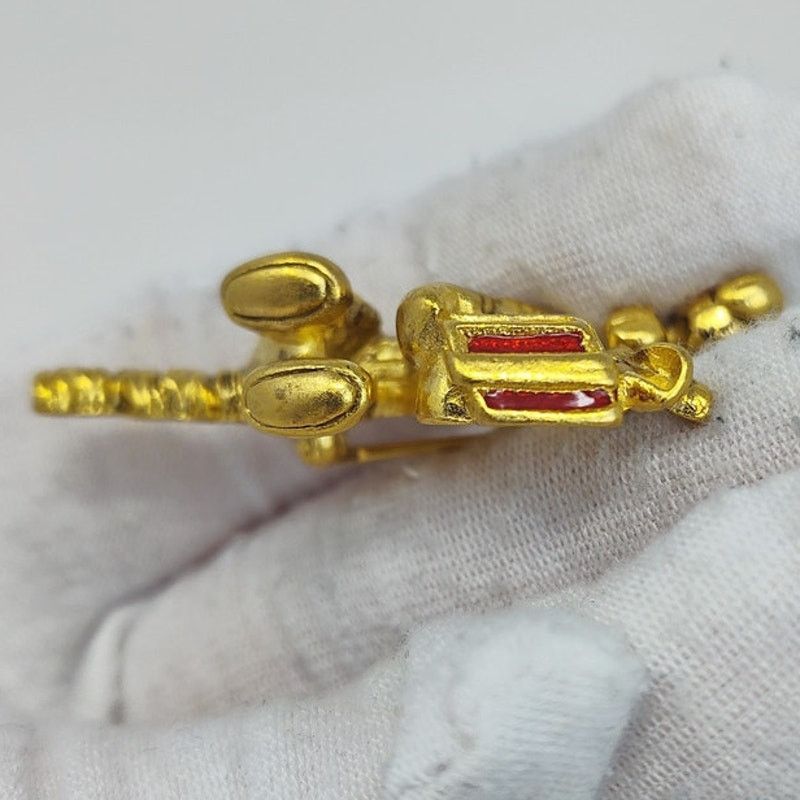 Disney Disney Winnie the Pooh Gold-Toned Holiday Brooch Size ONE SIZE - 5 Thumbnail