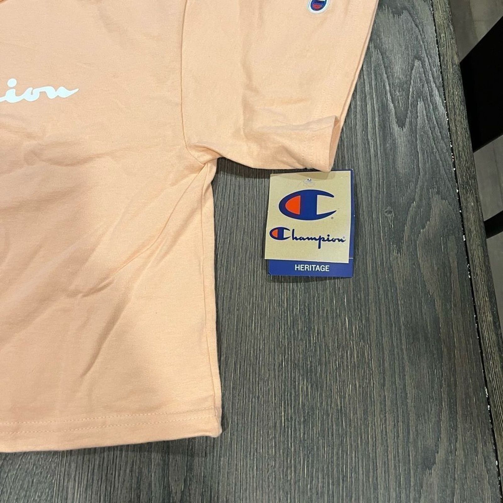 Champion NWT Champion Peach Graphic Crop Top - Size XS Size XS / US 0-2 / IT 36-38 - 3 Thumbnail