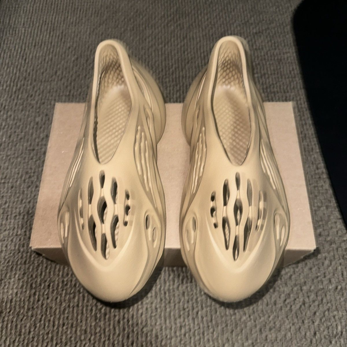 Adidas adidas Yeezy Foam Rnnr Ochre Size US 7 / EU 40 - 3 Thumbnail