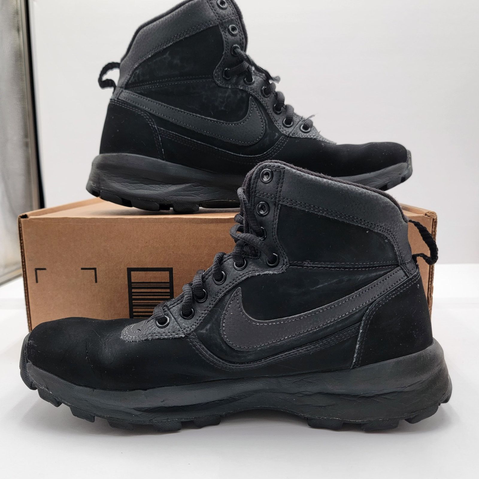Nike Nike Manoadome 'Triple Black' Mens Sz 9.5 844358 003 (181) Size US 9.5 / EU 42-43 - 2 Thumbnail